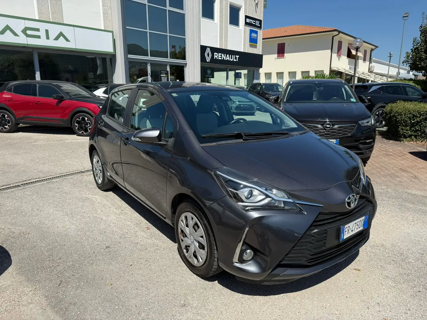 Toyota Yaris 5p 1.0 Active Gris - 2