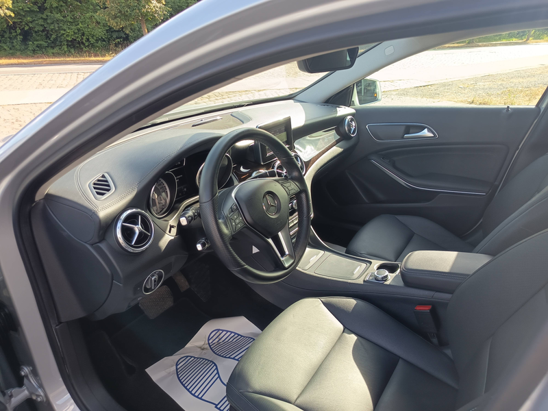 Mercedes-Benz GLA 200 d Leder Automaat Climatronic Trekhaak — photo 12