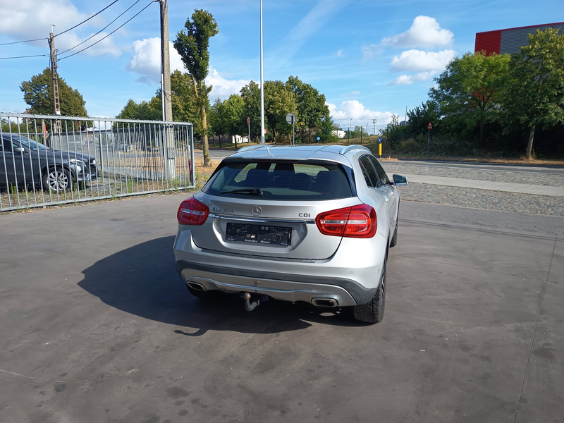 Mercedes-Benz GLA 200 d Leder Automaat Climatronic Trekhaak — photo 8