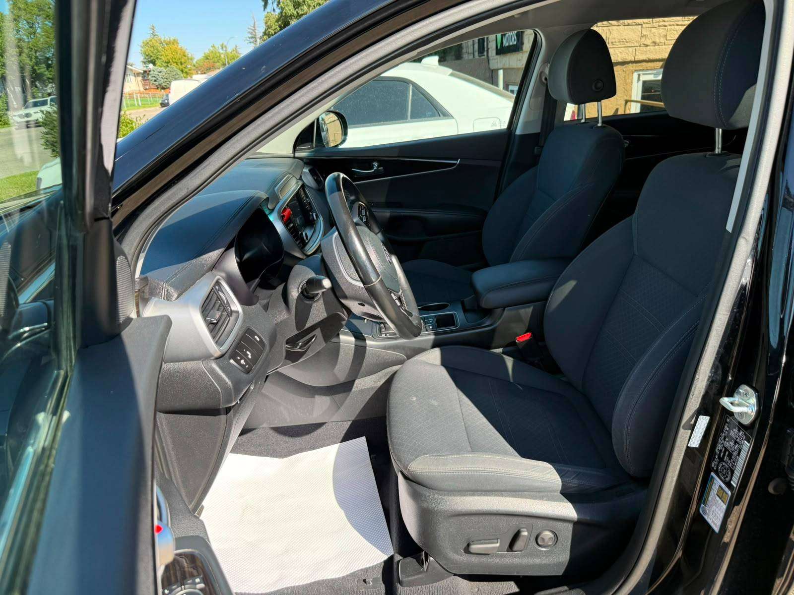 2020 Kia Sorento — view 8