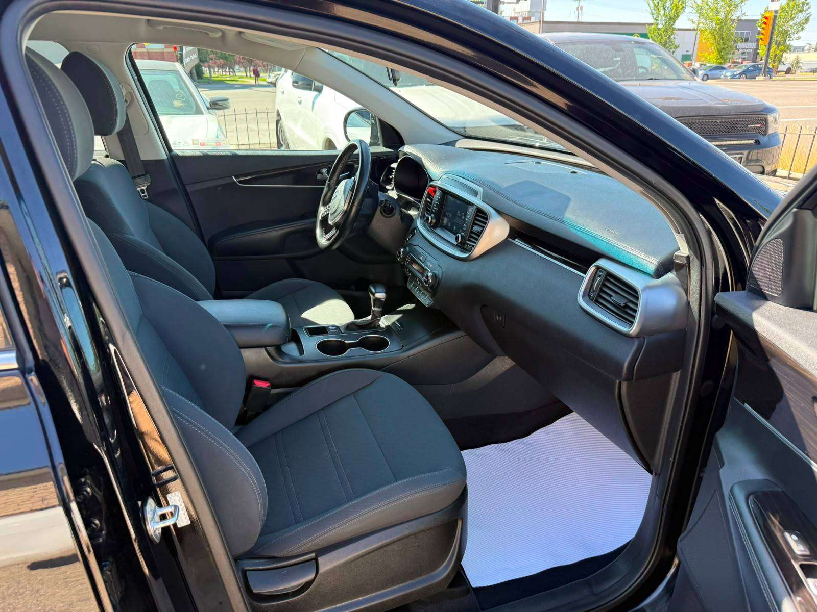 2020 Kia Sorento — view 7