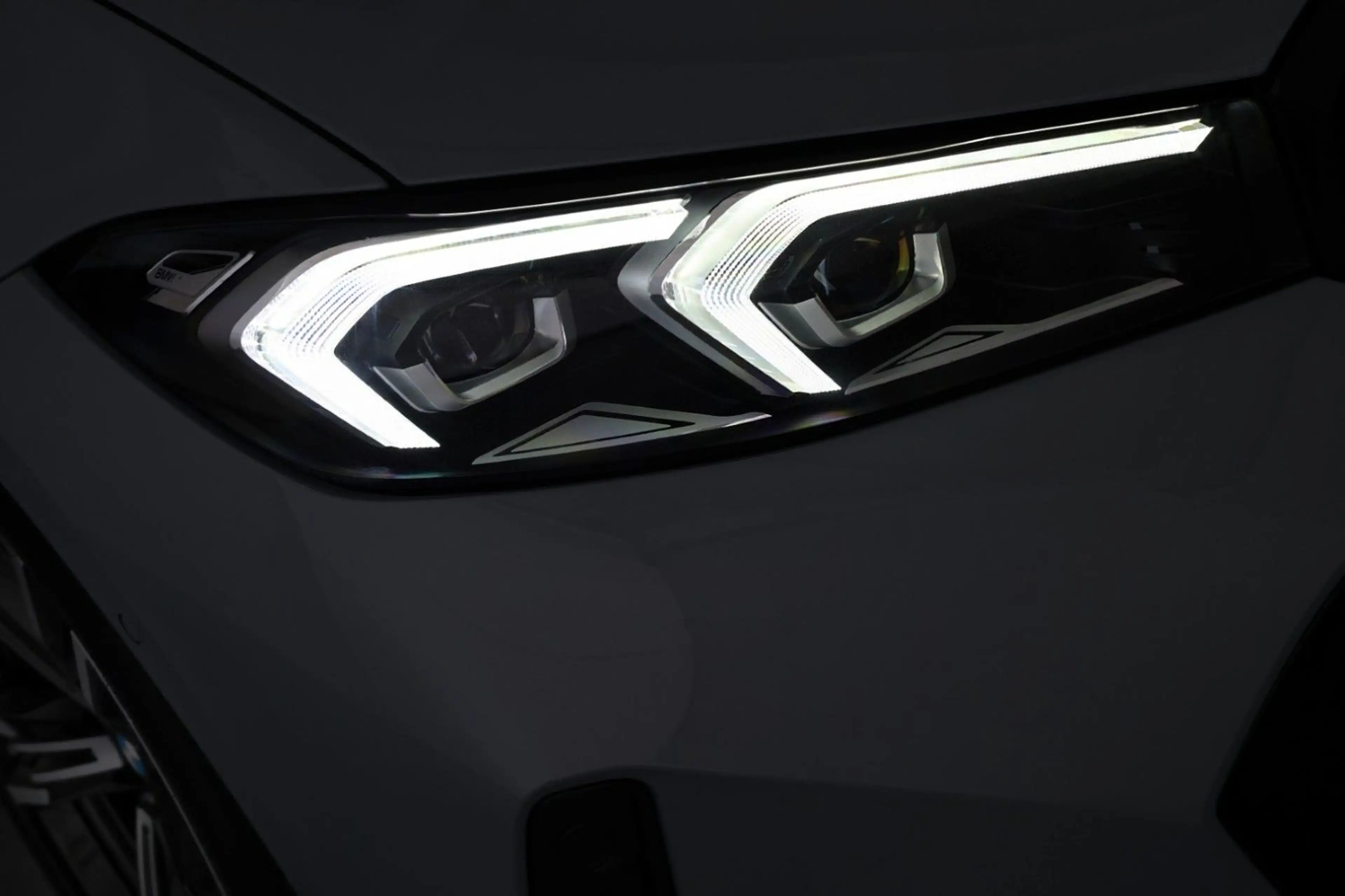 BMW 320 d Touring M Sport Shadow ACC RFK 18" — photo 11
