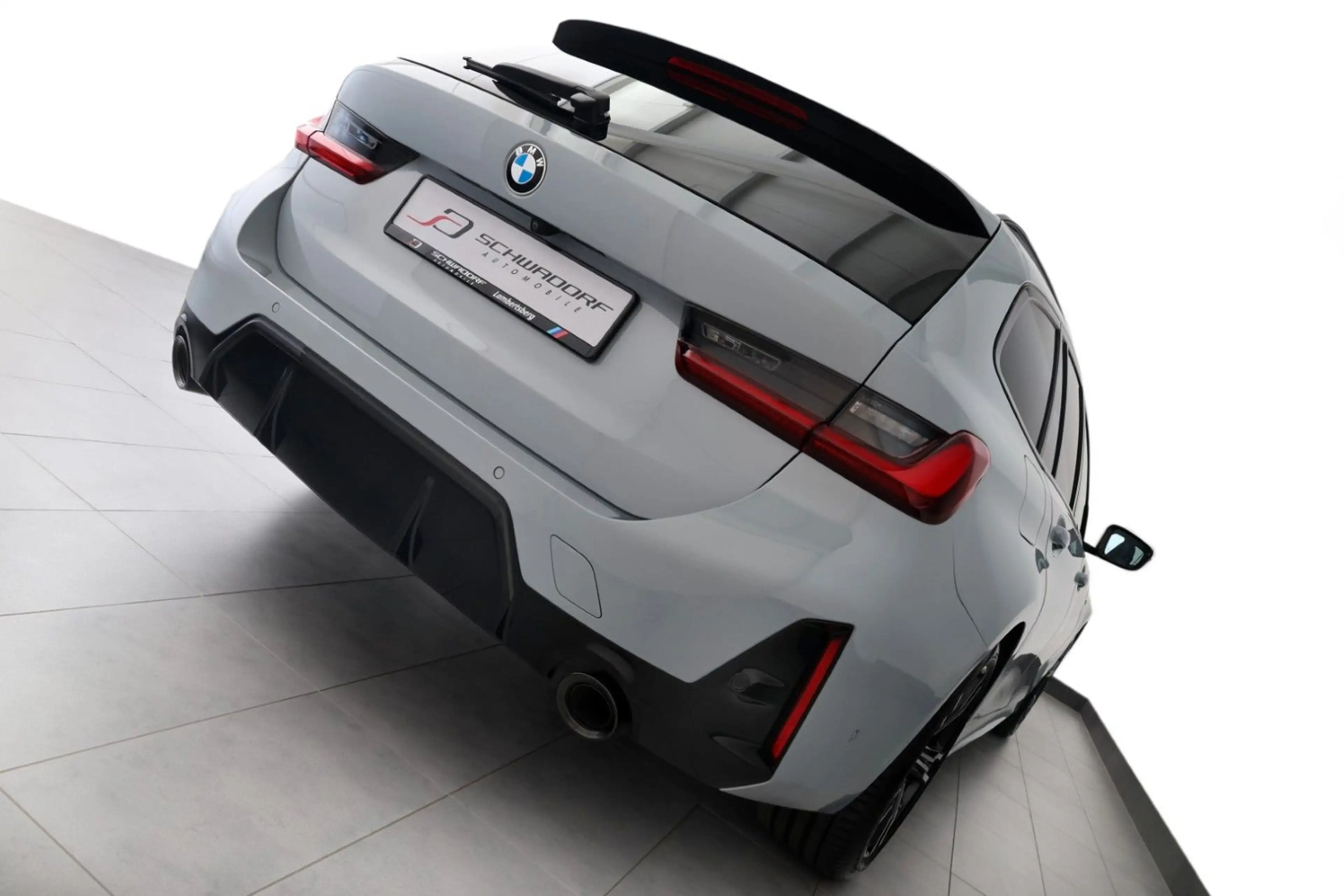 BMW 320 d Touring M Sport Shadow ACC RFK 18" — photo 4