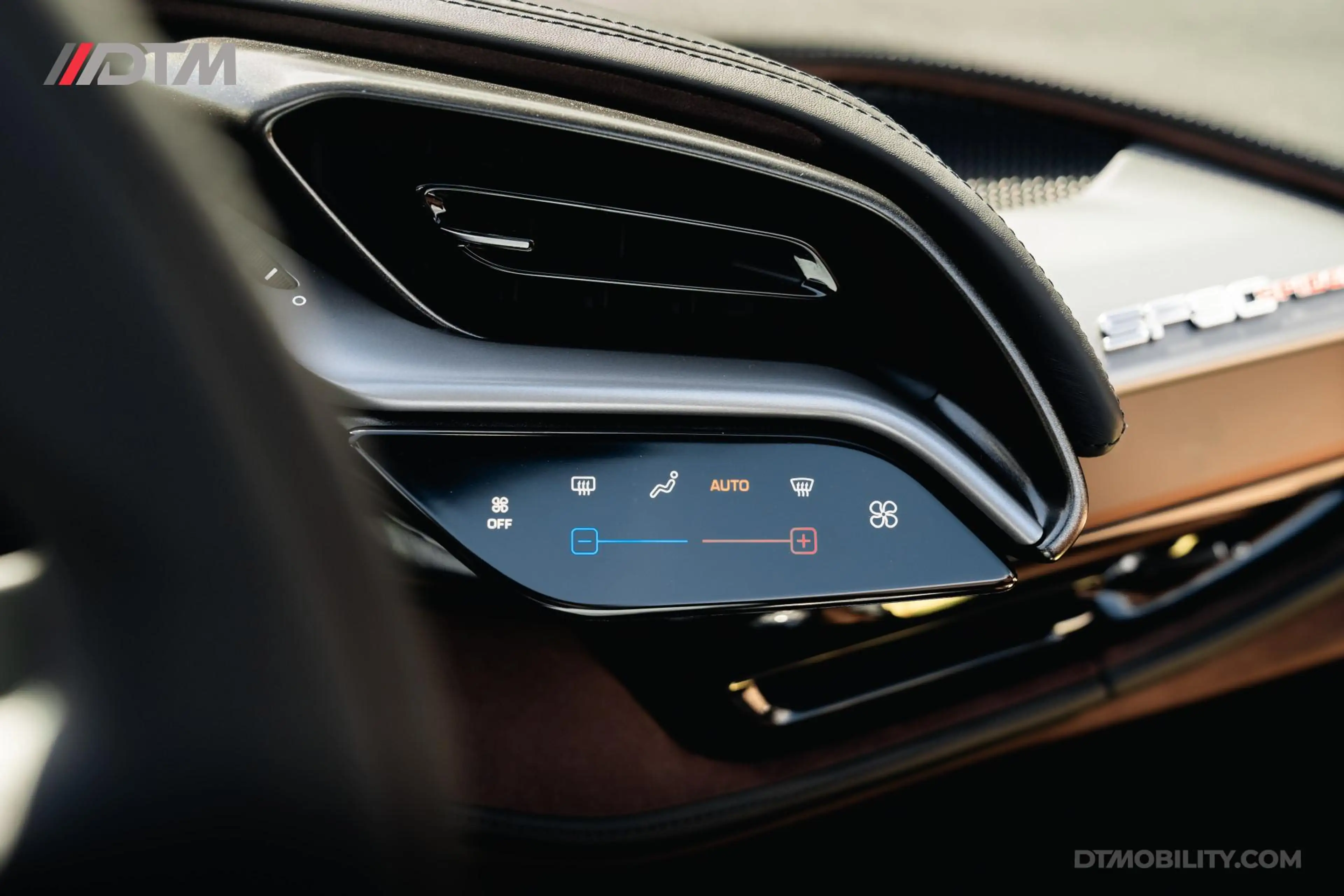 Ferrari SF90 Spider 4.0 V8 | Blu Pozzi | Daytona Seats Cioccolato | — photo 22