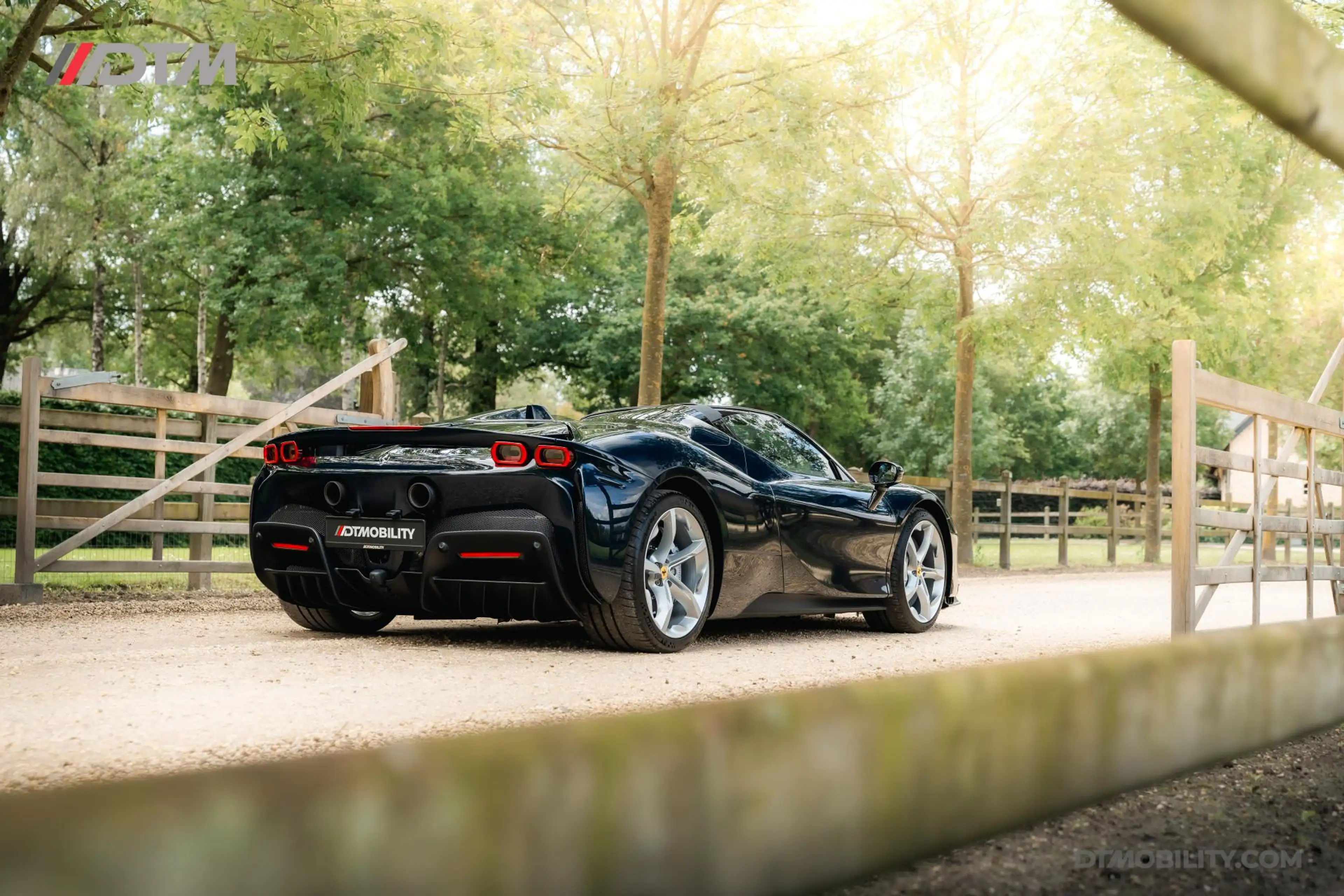 Ferrari SF90 Spider 4.0 V8 | Blu Pozzi | Daytona Seats Cioccolato | — photo 4