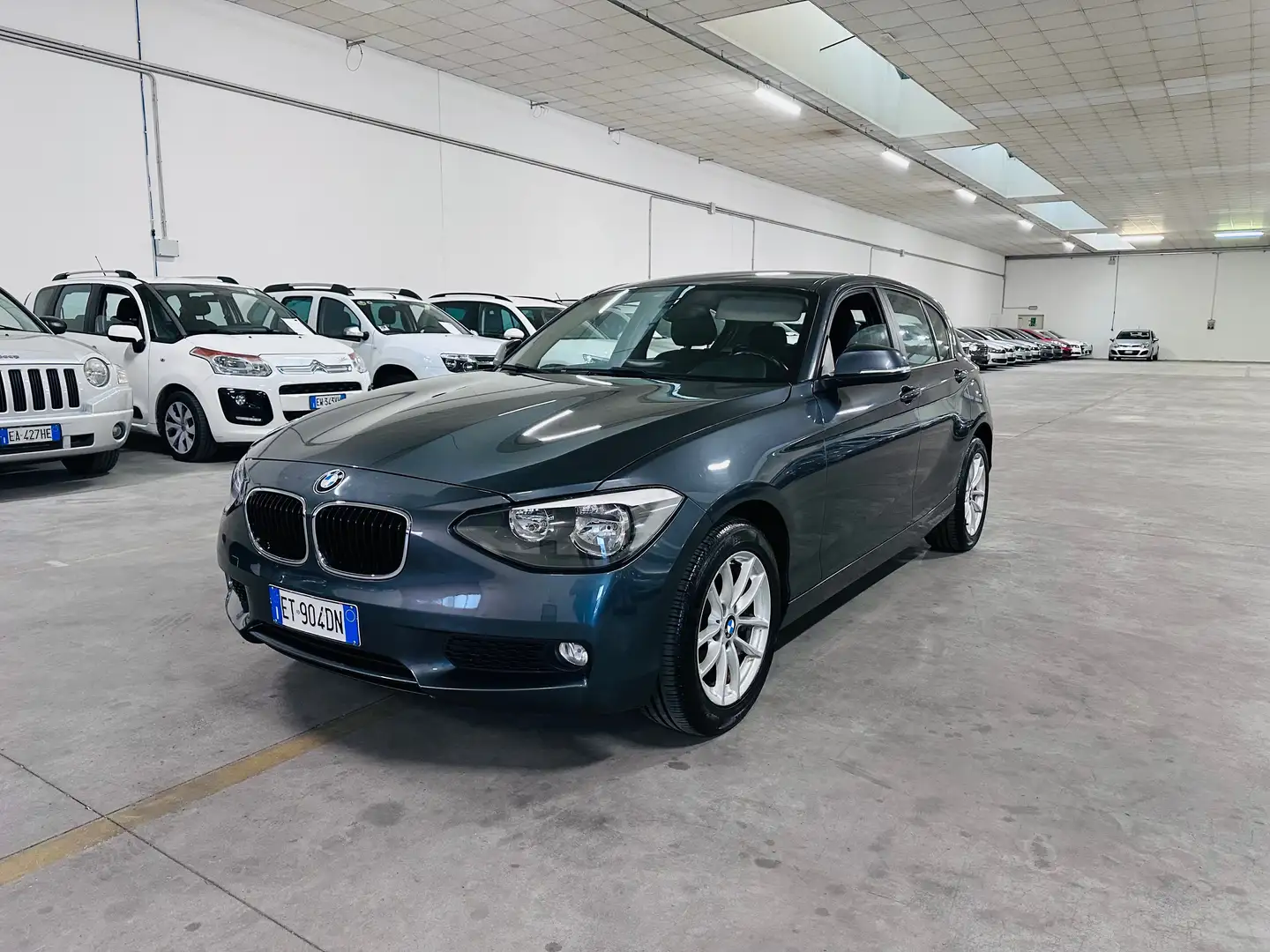 BMW 116 Serie 1 F/20-21 2013 116d 5p Sport Grijs - 2
