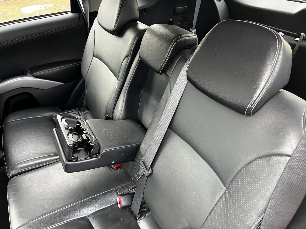 Mitsubishi Outlander снимка Mitsubishi Outlander