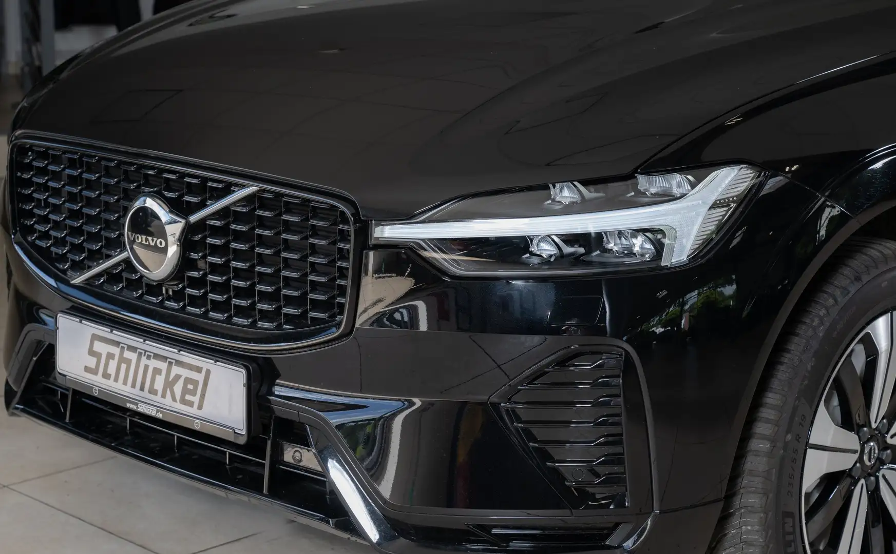 Volvo XC60 T6 Recharge AWD Plus Dark Plug-in Hybrid Navi ACC Schwarz - 2