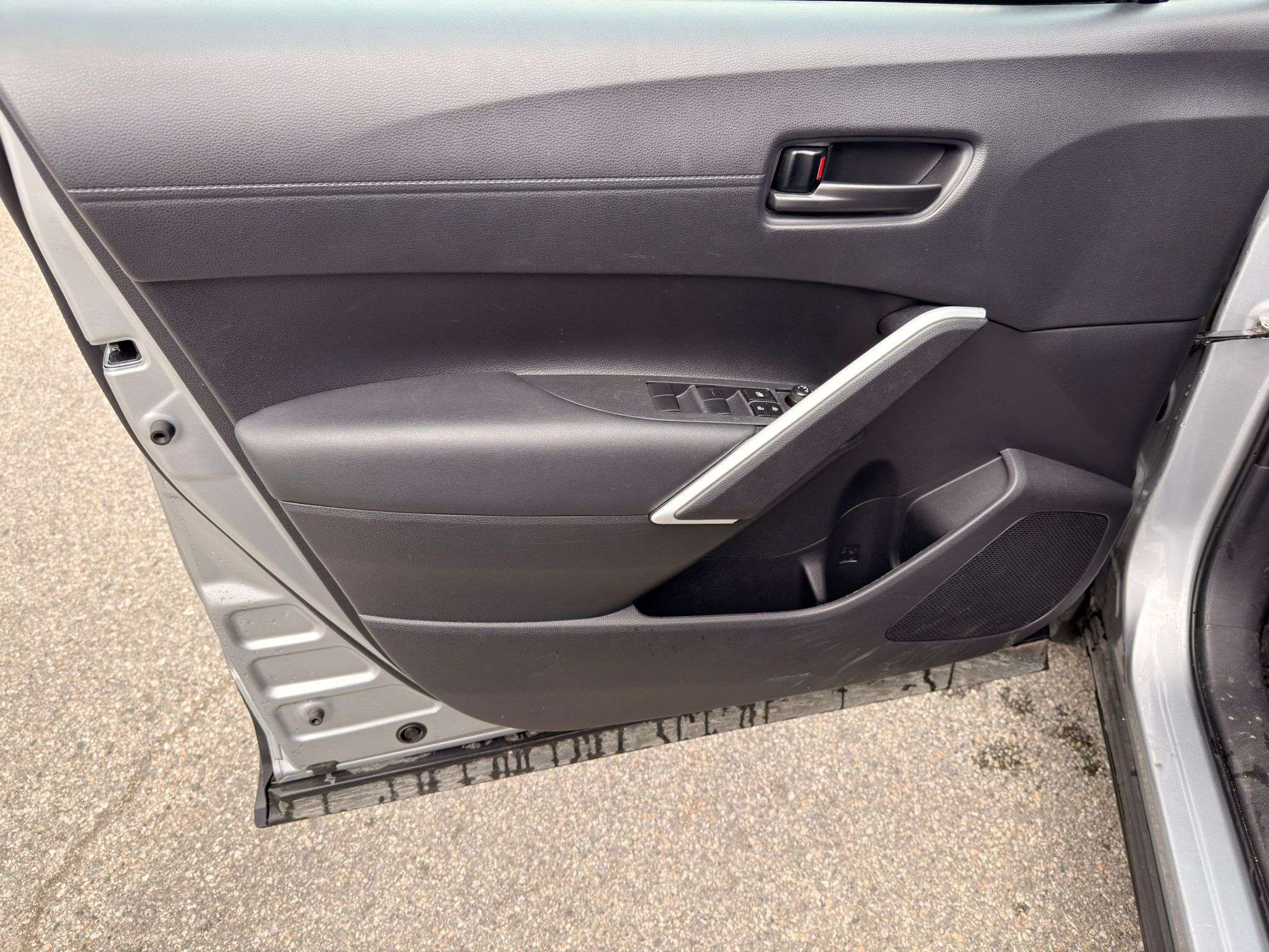 2025 Toyota Corolla Cross — view 10