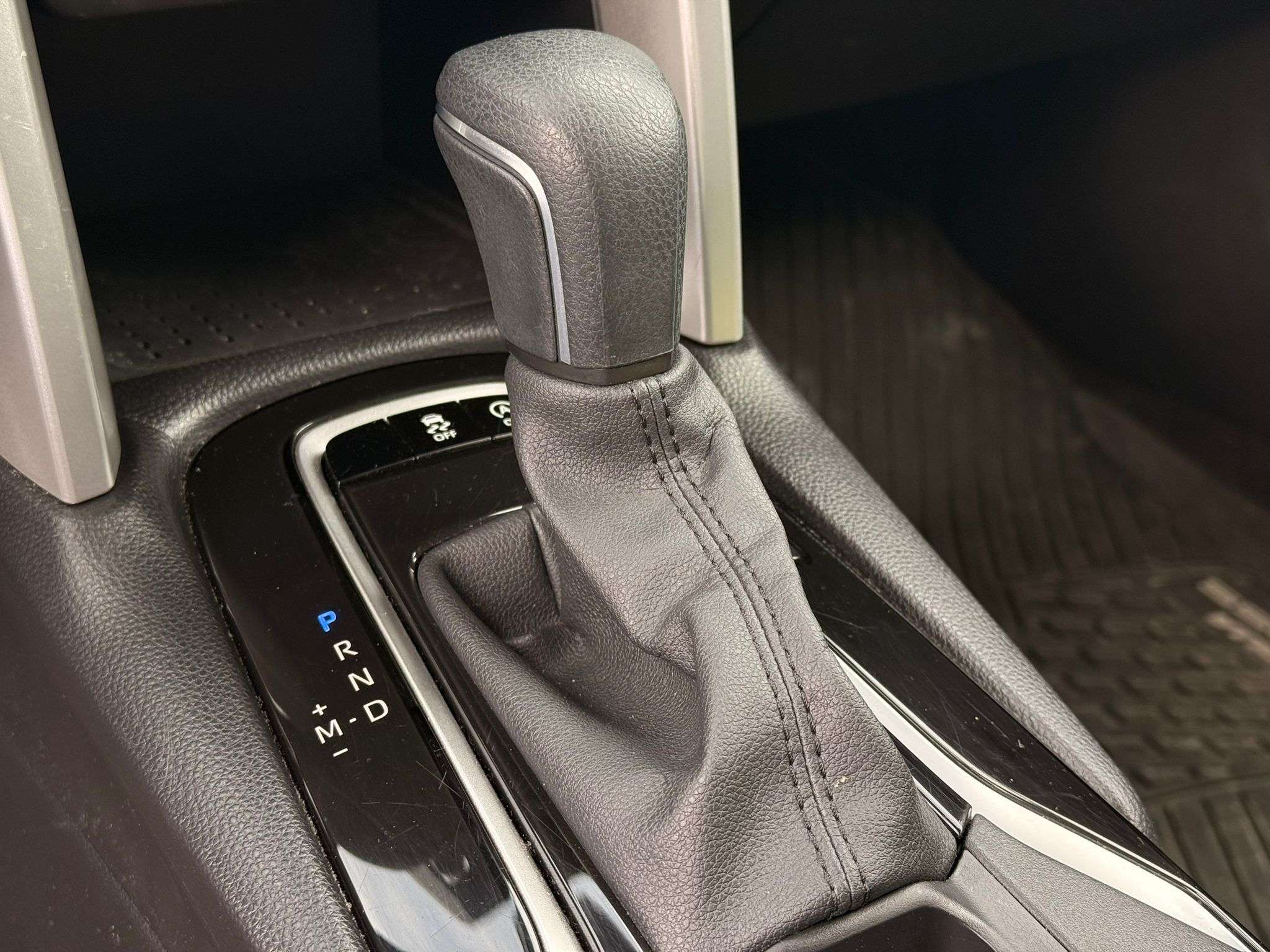 2025 Toyota Corolla Cross — view 15