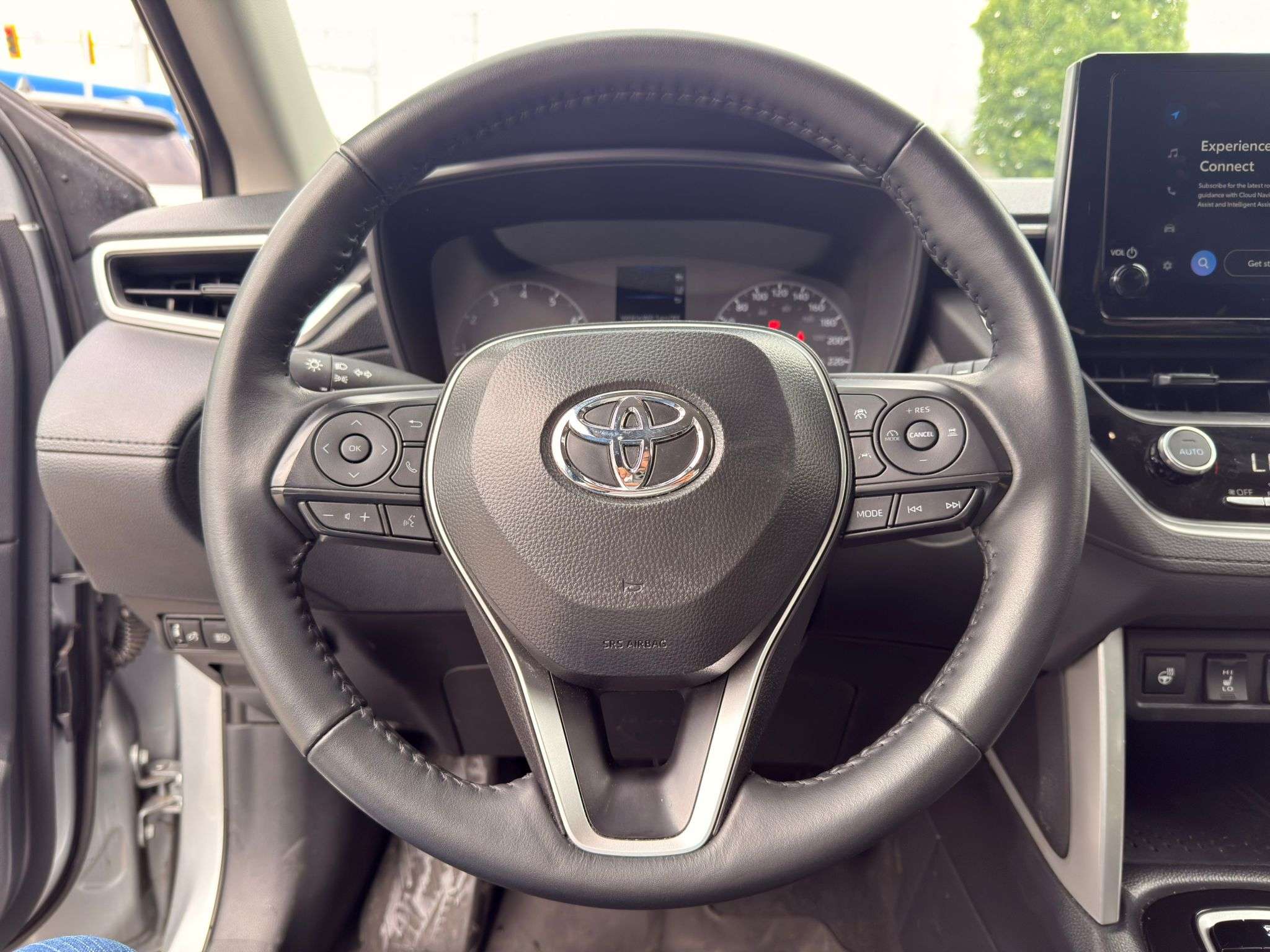 2025 Toyota Corolla Cross — view 14