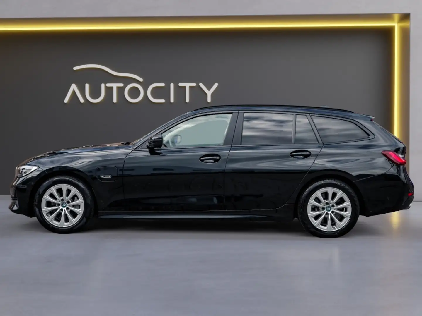 BMW 330 3-serie touring 330e Advantage Pano l Leder l Driv Noir - 2