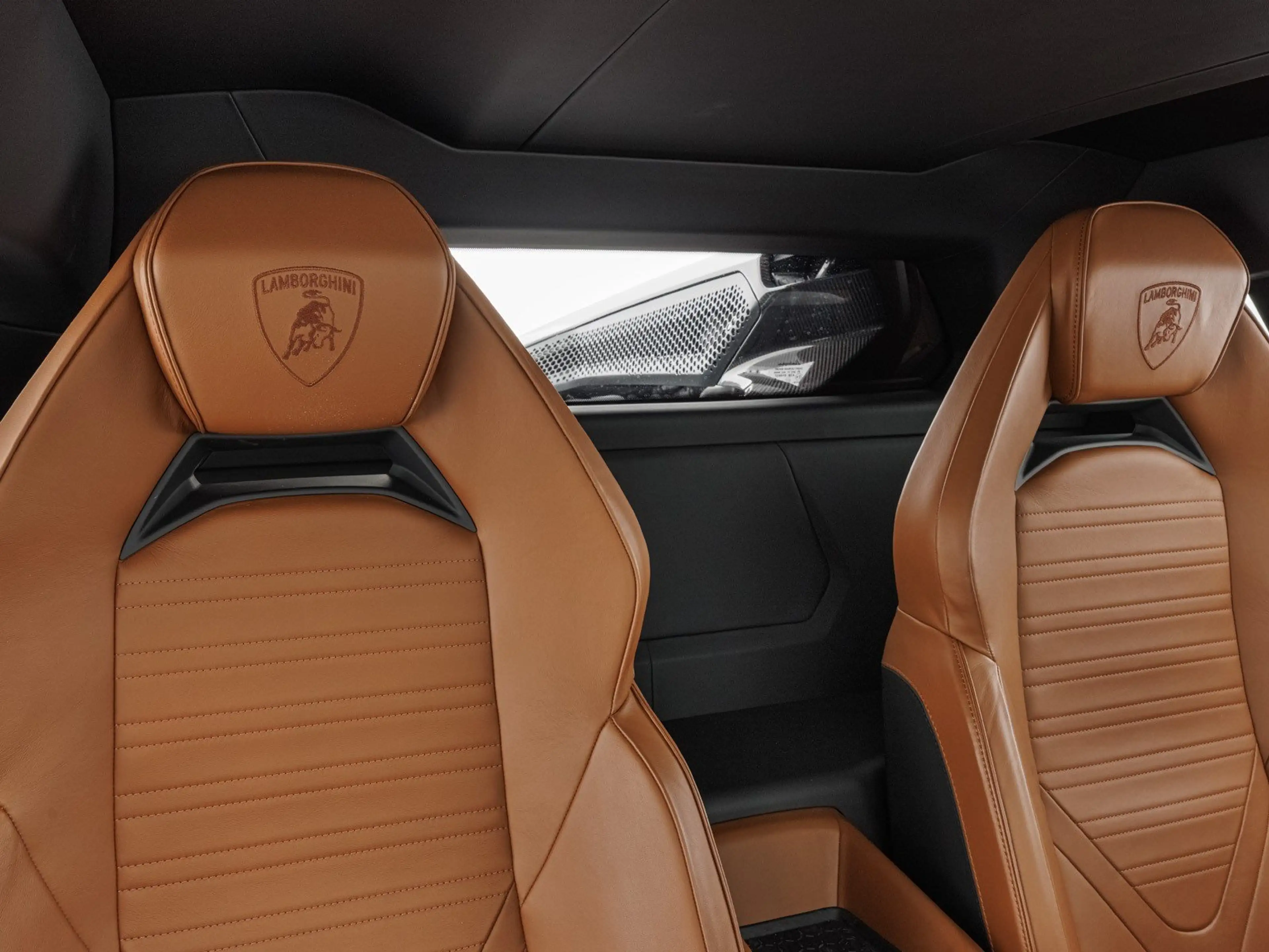 Lamborghini Revuelto — photo 13