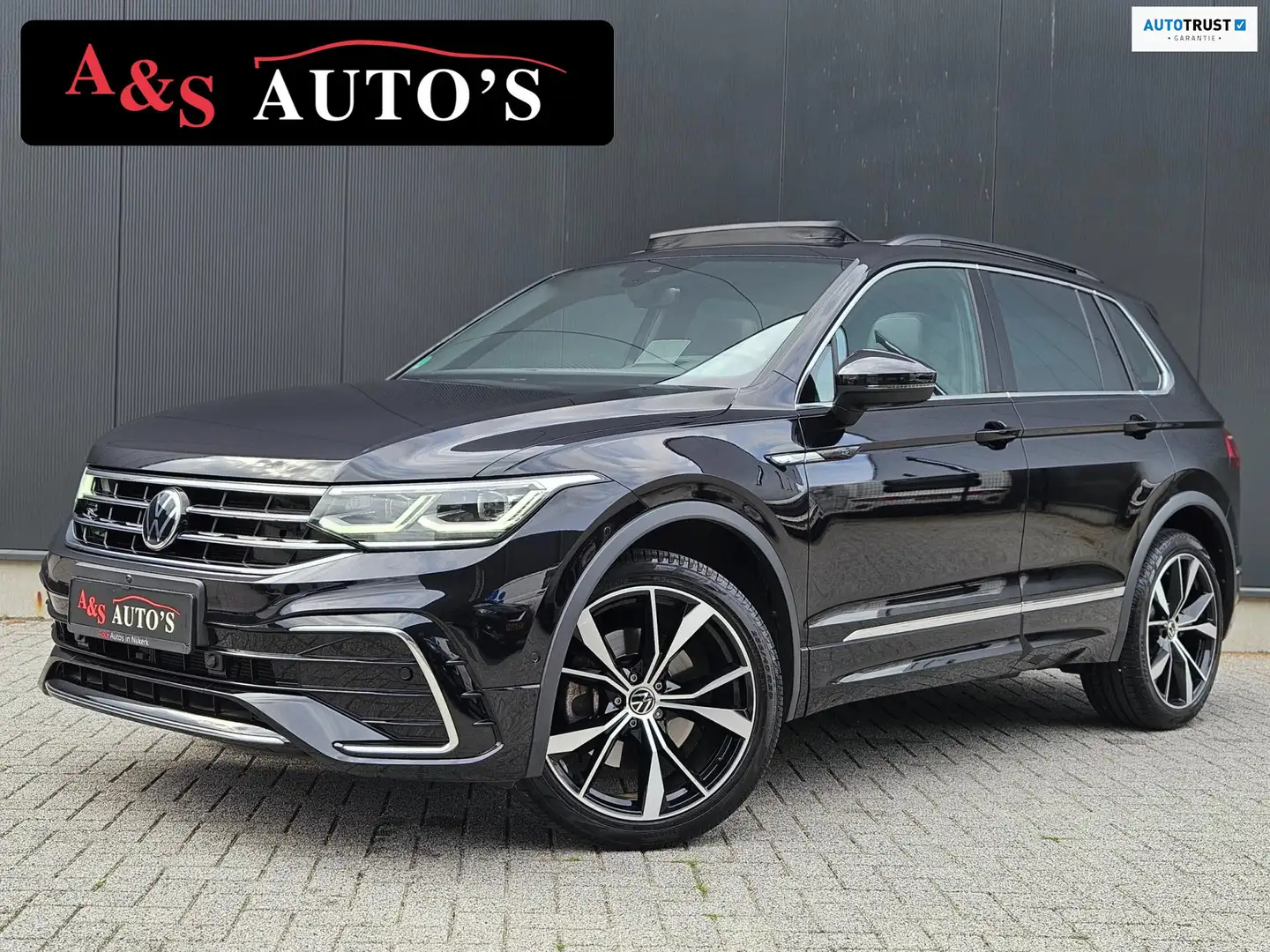 Volkswagen Tiguan 2.0 TSI 4Motion 190pk 3x R line Panodak Acc 360cam Zwart - 1