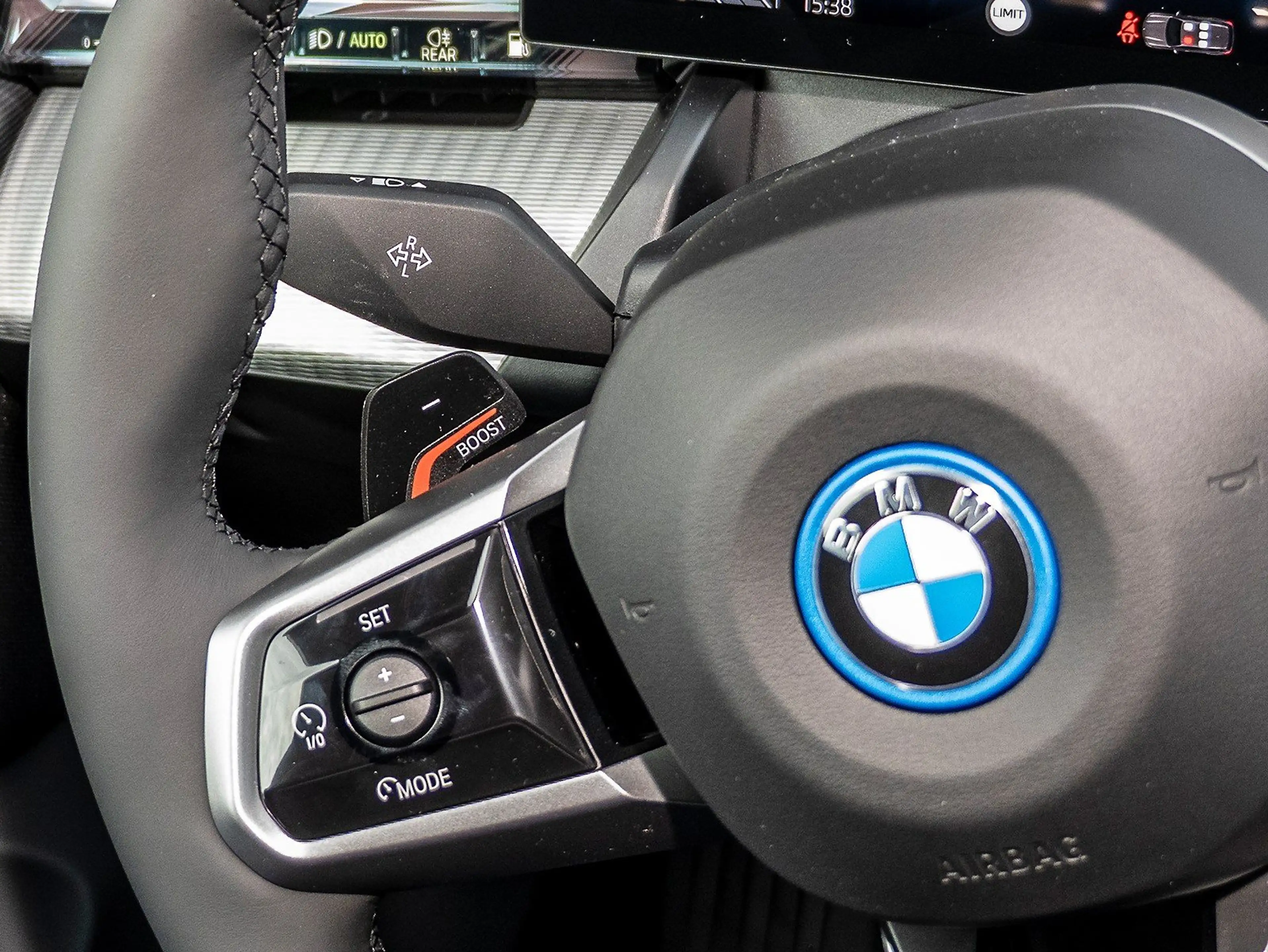 BMW 550 e xDrive HERBSTKNALLER 19.780 EUR sparen! — photo 11