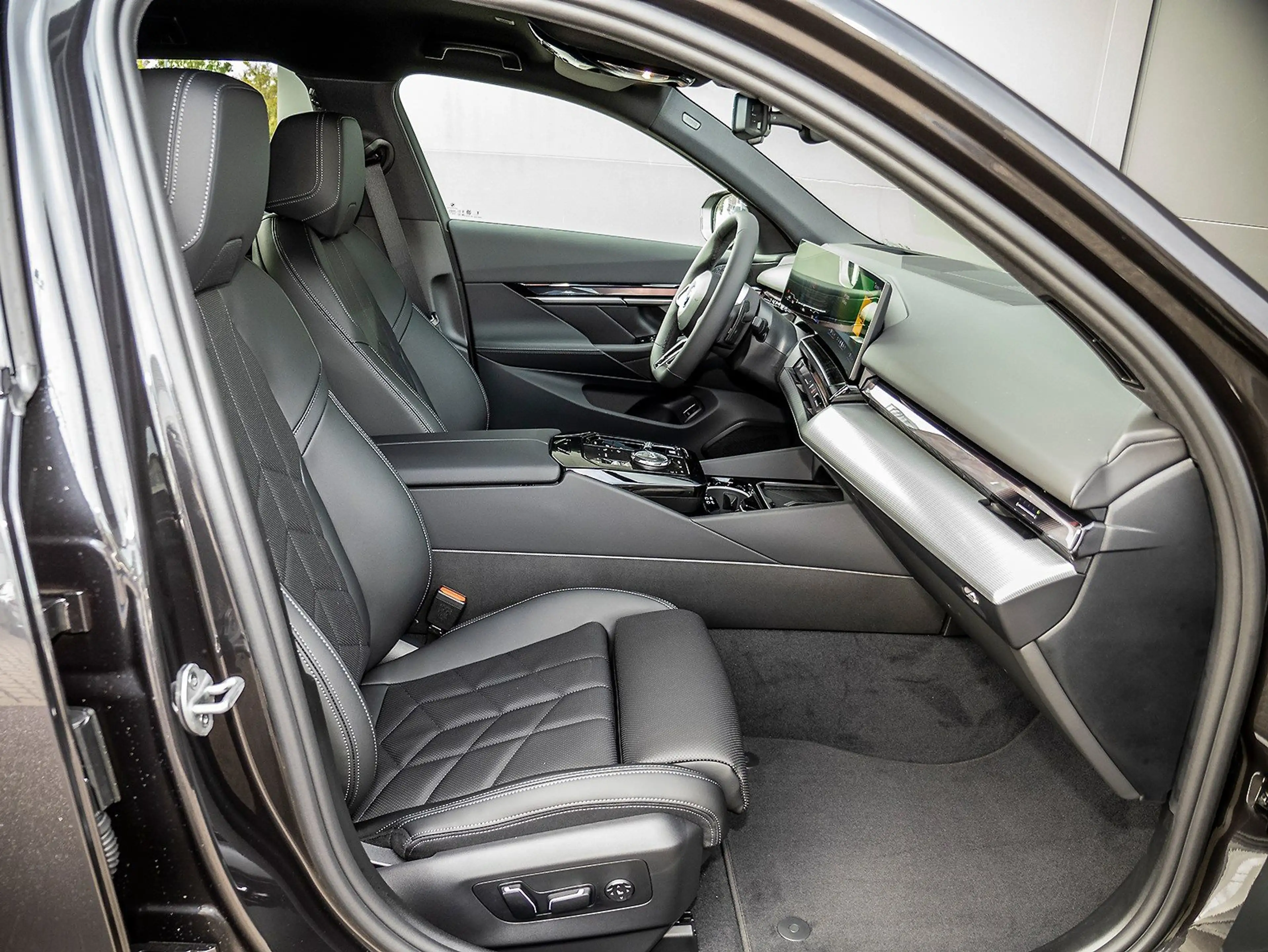 BMW 550 e xDrive HERBSTKNALLER 19.780 EUR sparen! — photo 4