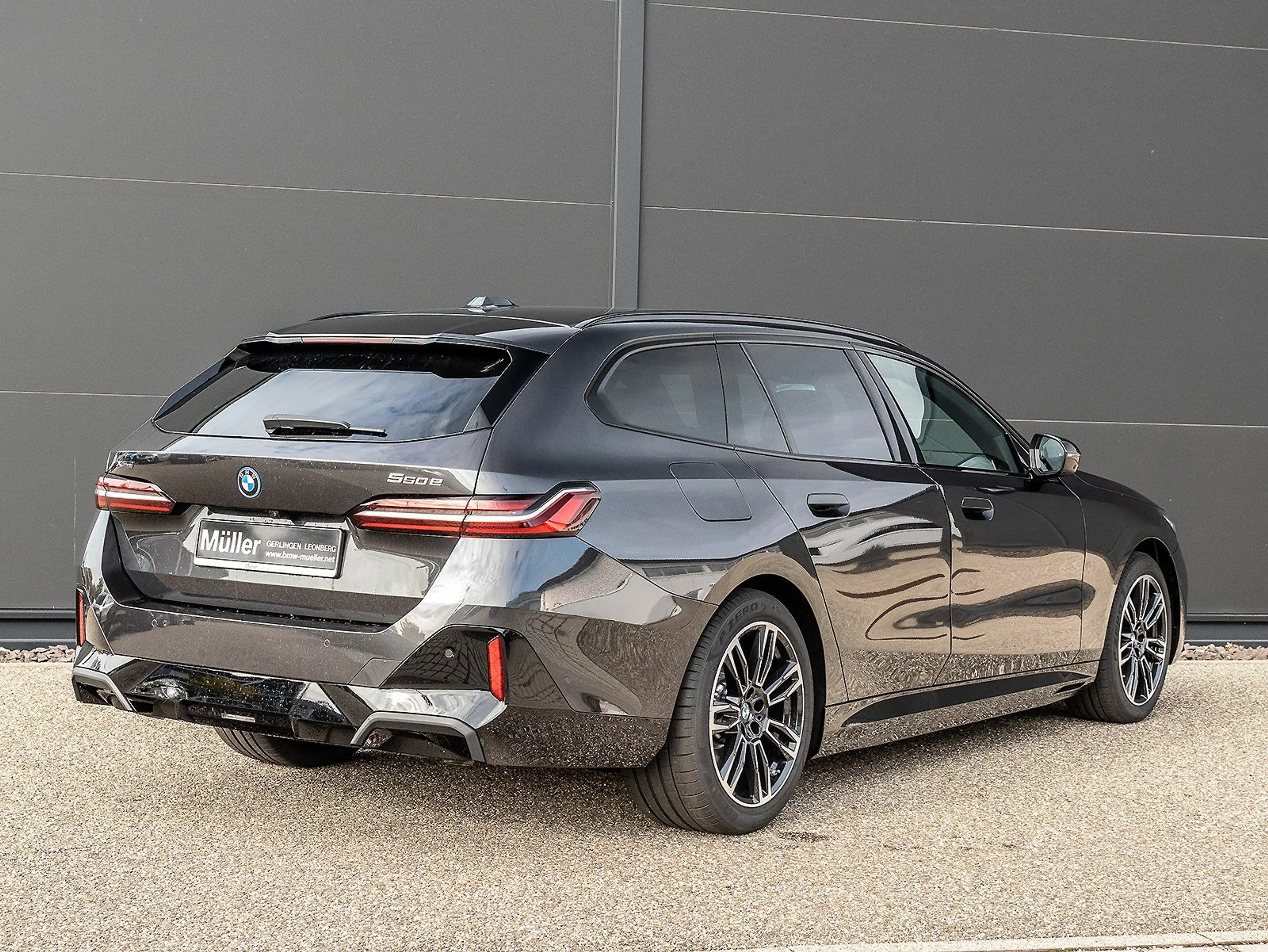 BMW 550 e xDrive HERBSTKNALLER 19.780 EUR sparen! — photo 2