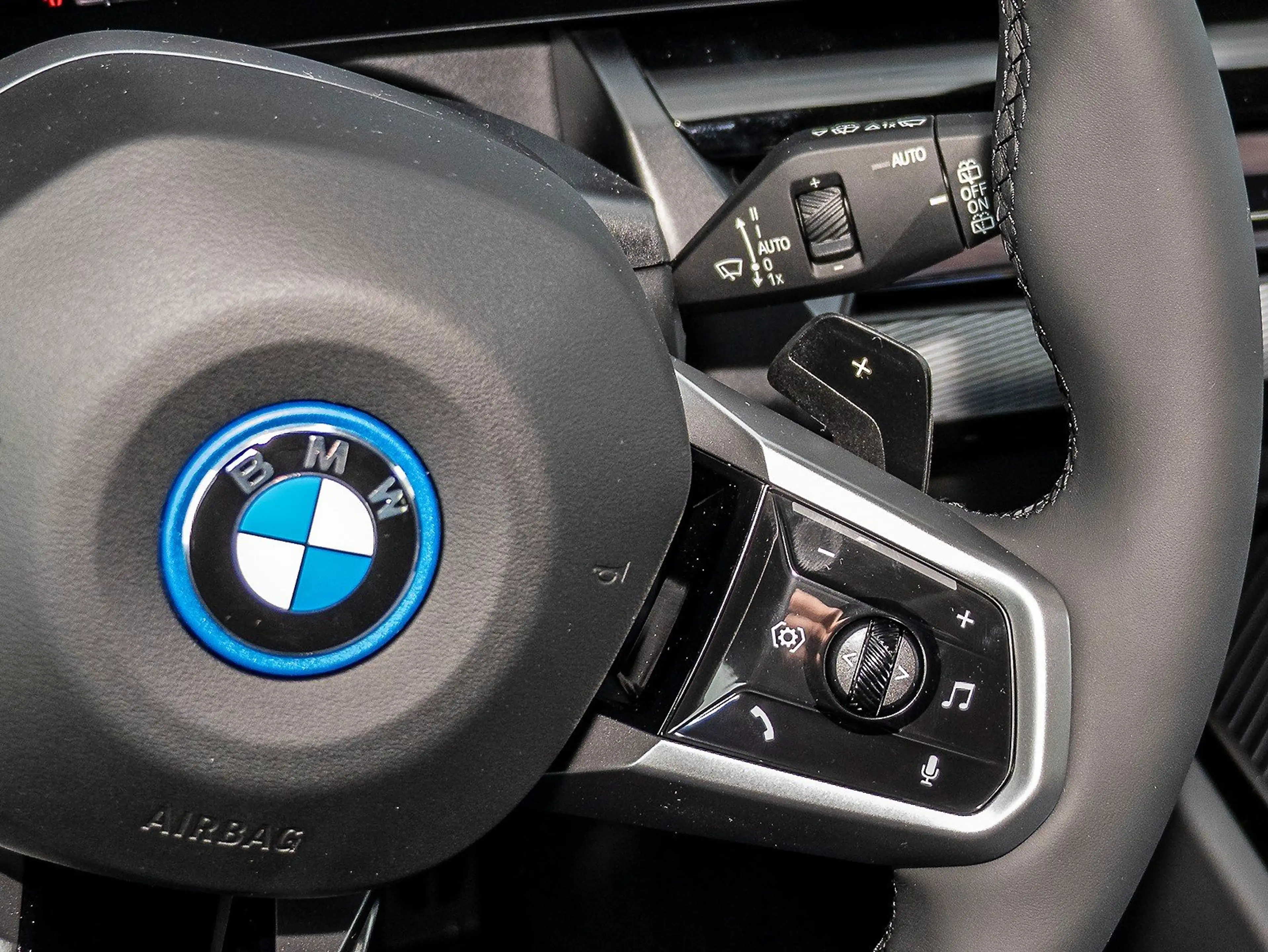 BMW 550 e xDrive HERBSTKNALLER 19.780 EUR sparen! — photo 13