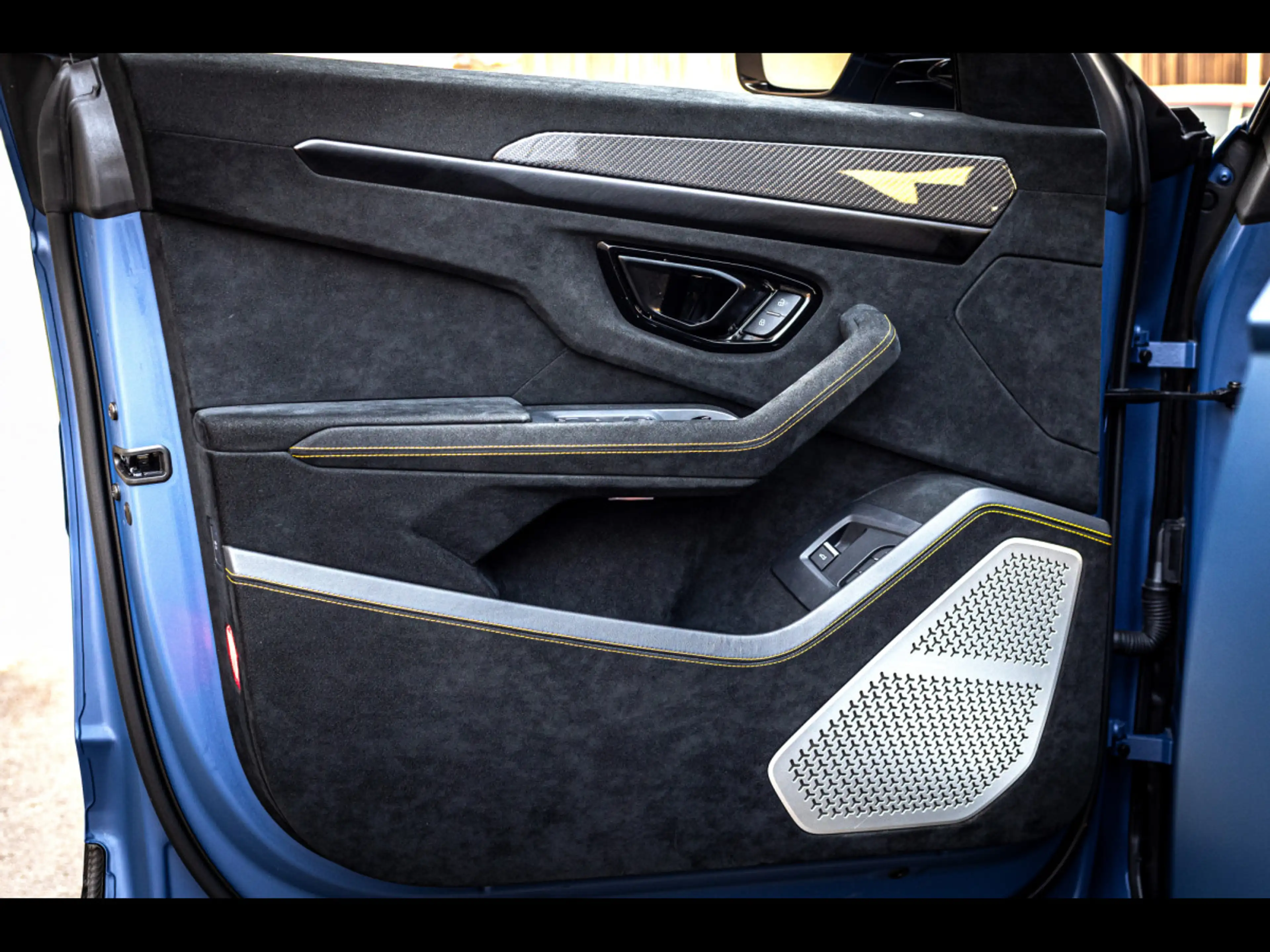 Lamborghini Urus PERFORMANTE 666 CH°BLU GRIFO MATT°AKRA°5yr SERVICE — photo 13