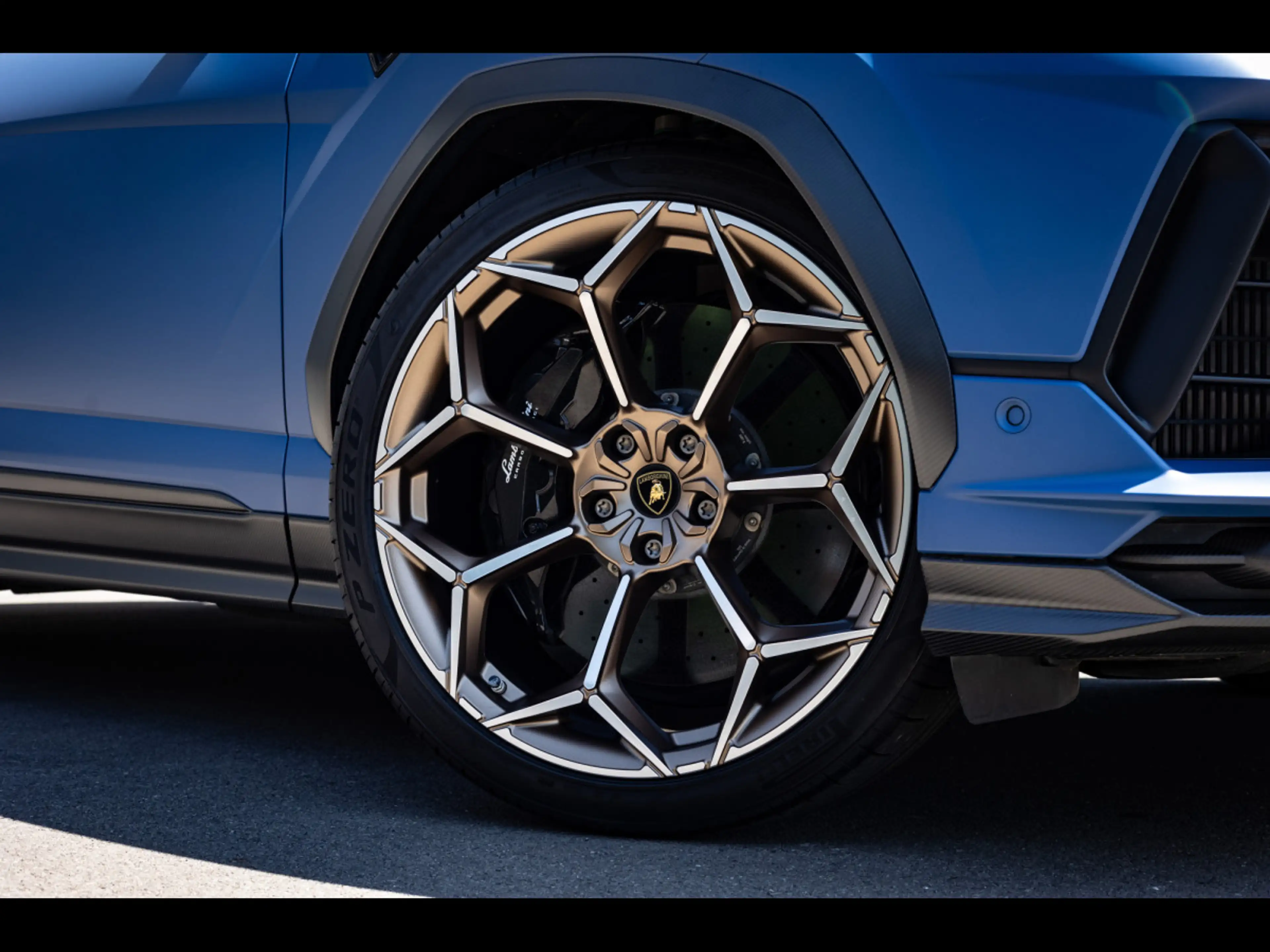 Lamborghini Urus PERFORMANTE 666 CH°BLU GRIFO MATT°AKRA°5yr SERVICE — photo 10