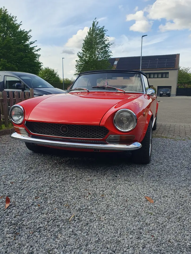 Oldtimer Fiat fiat 124 spider - 1