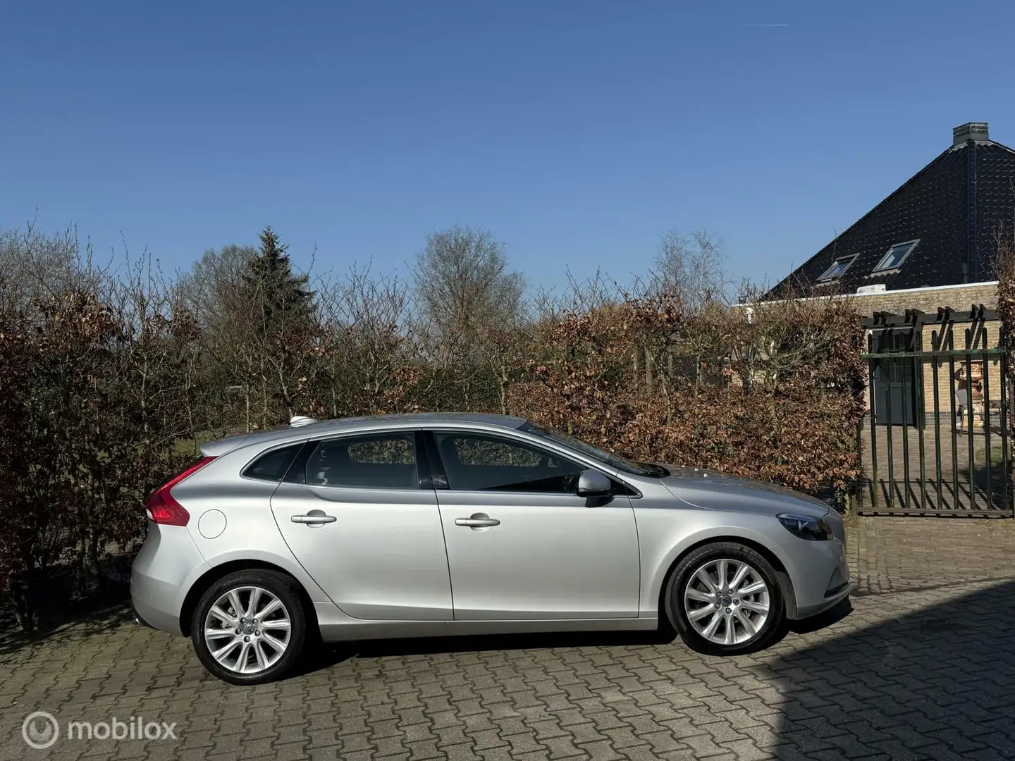 Volvo V40 1.6 T3 Momentum 1e Eigenaar Volvo dealer onder. Ni Grau - 1