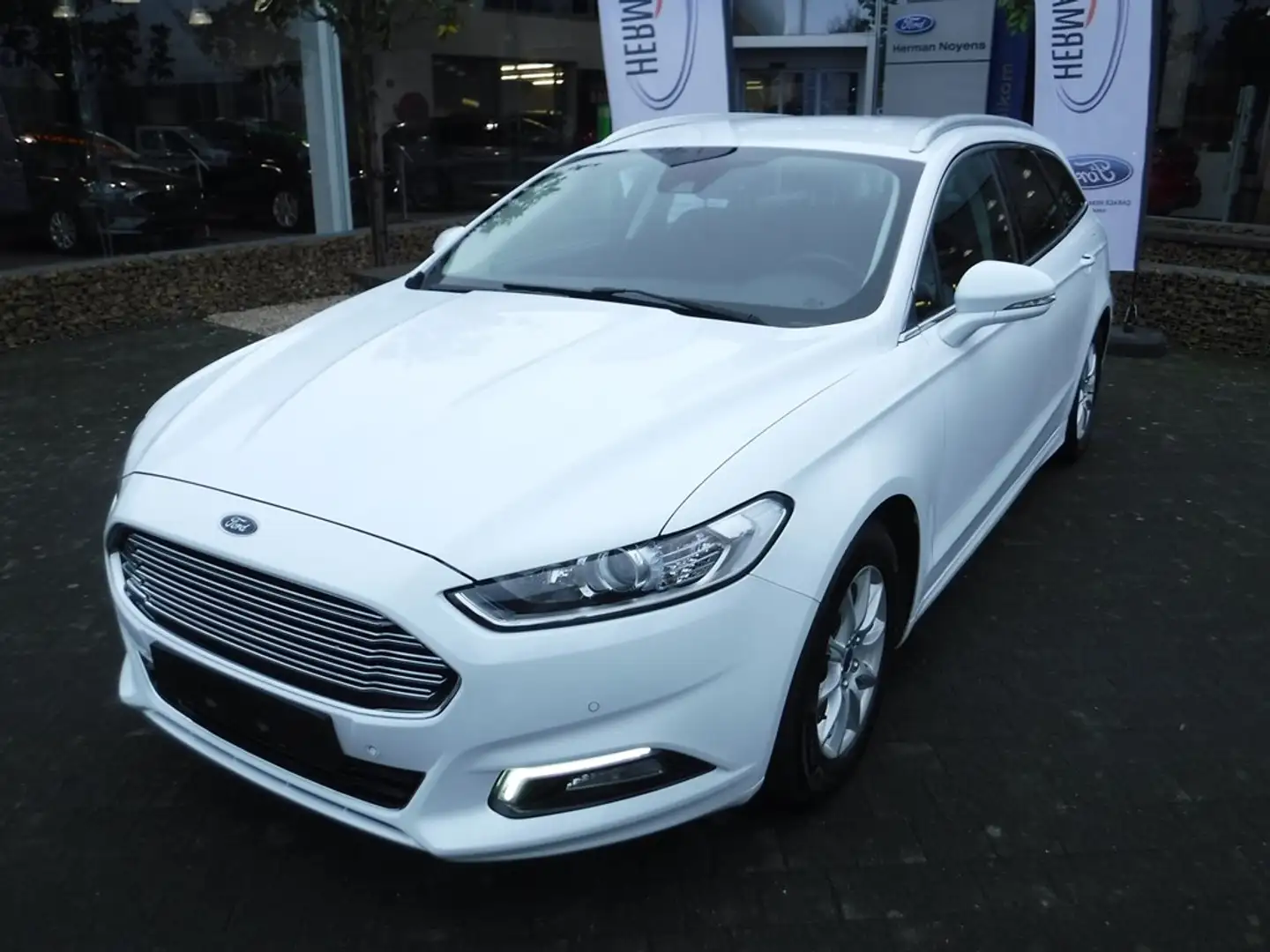 Ford Mondeo Blanc - 1