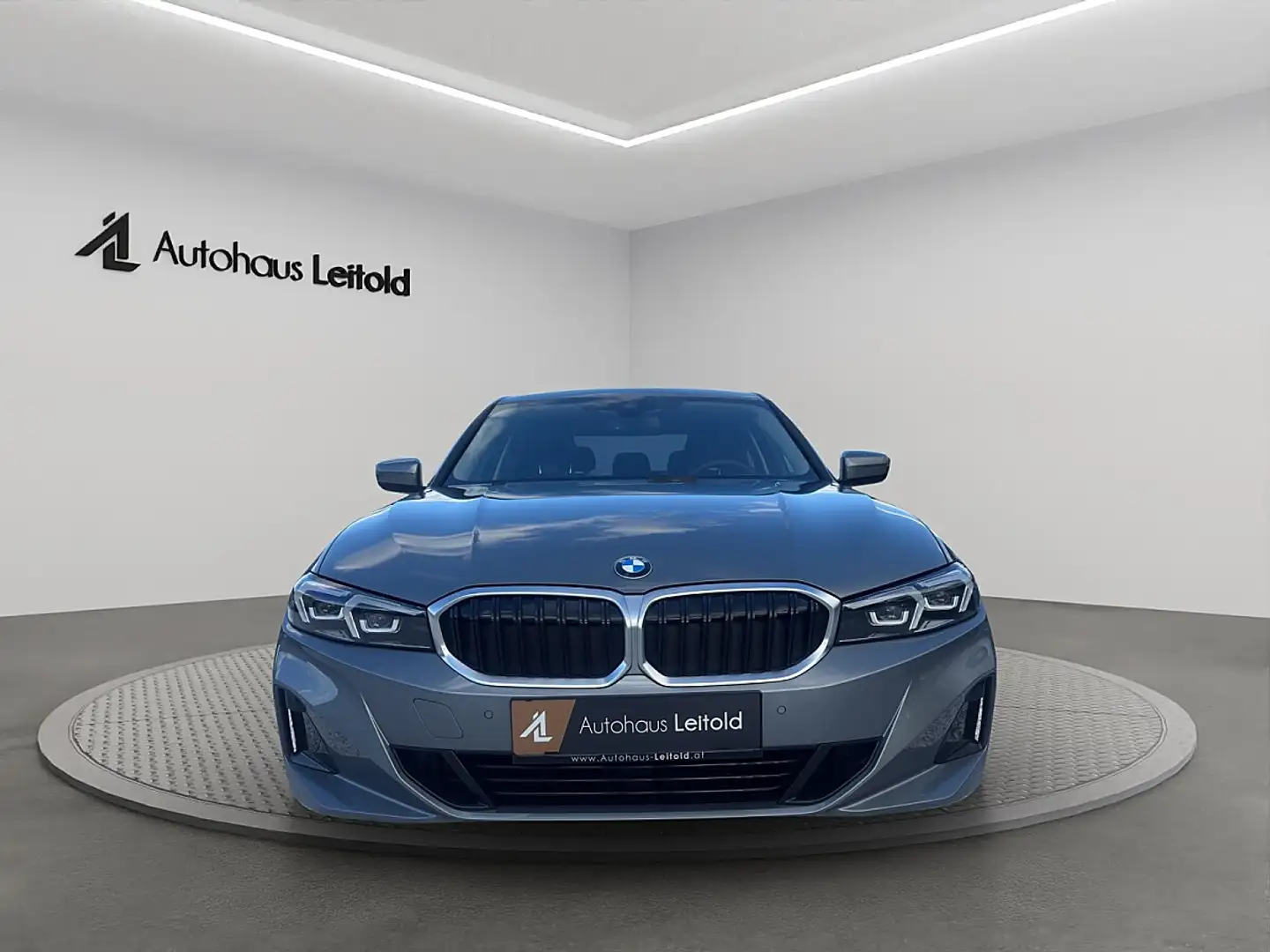 BMW 320 d xDrive Aut. ALLRAD LED VIRTUAL PDC TEMP KLIMA... Grau - 2