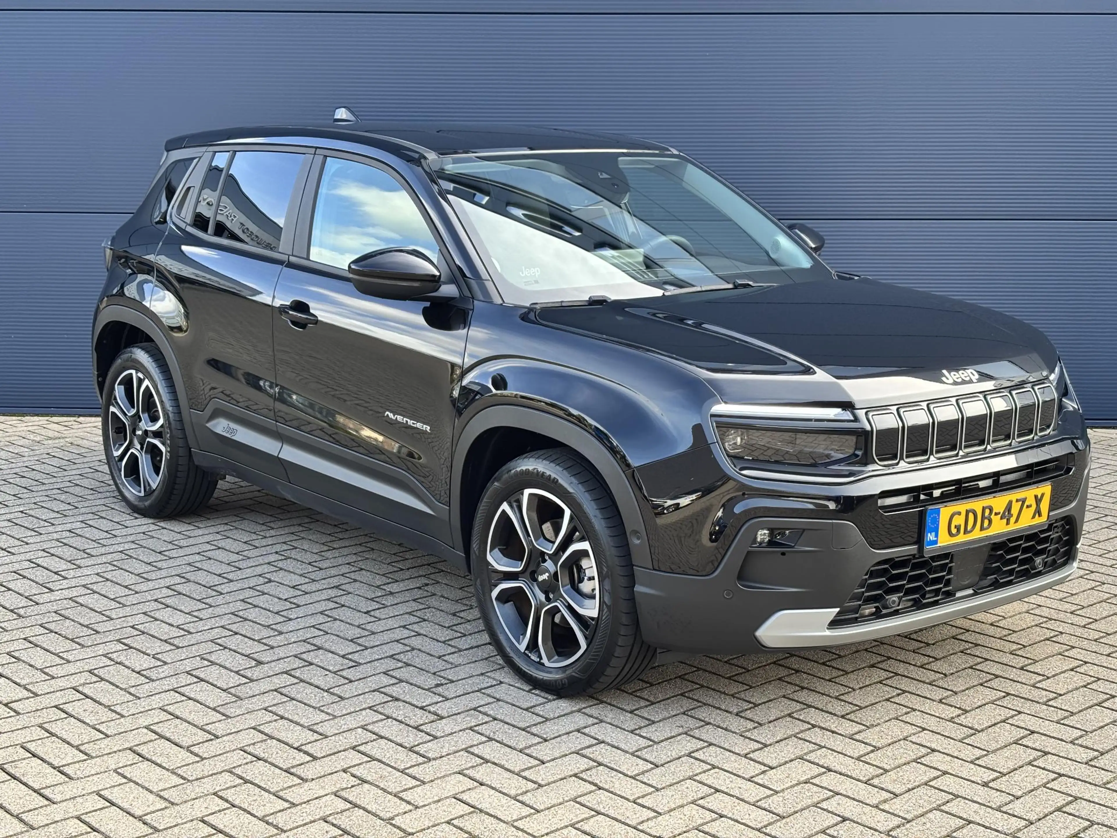 Jeep Avenger Summit 54 kWh | Stoelverwarming | Parkeercamera | — photo 4