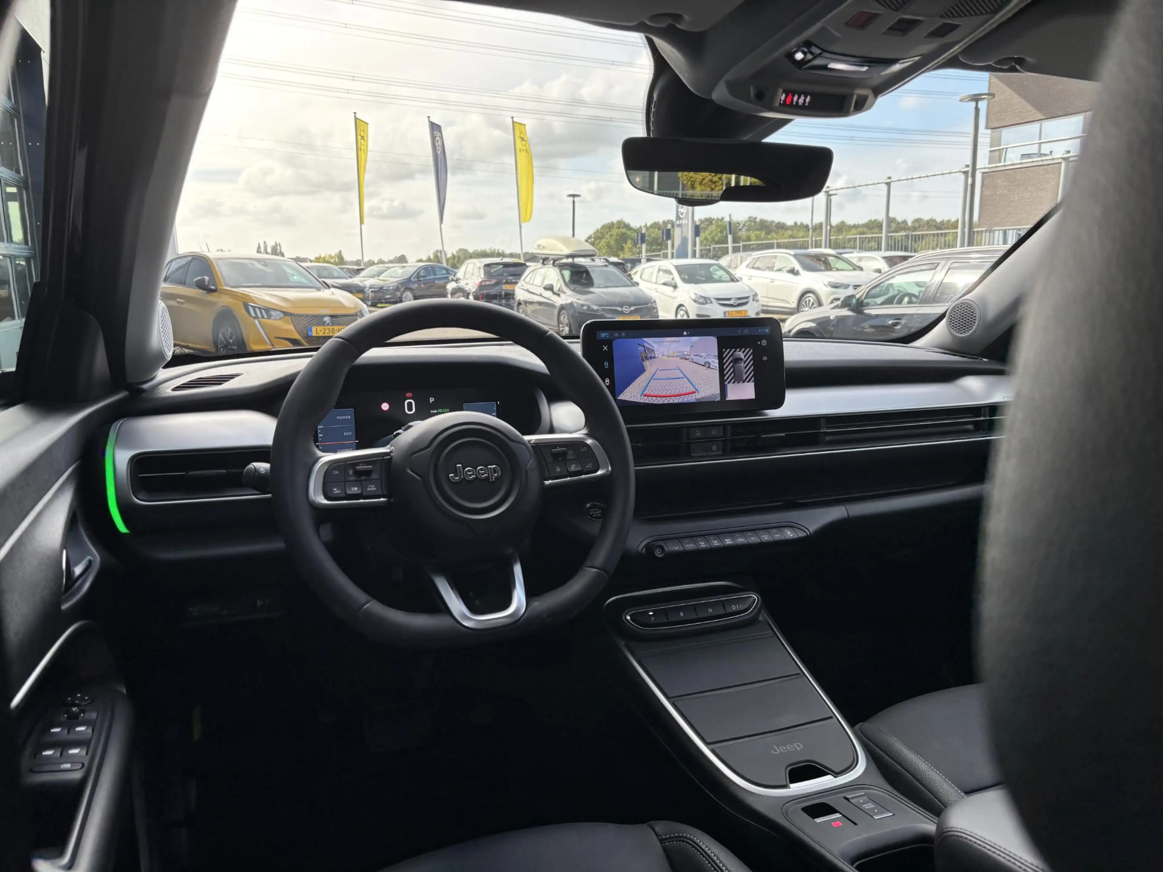 Jeep Avenger Summit 54 kWh | Stoelverwarming | Parkeercamera | — photo 15