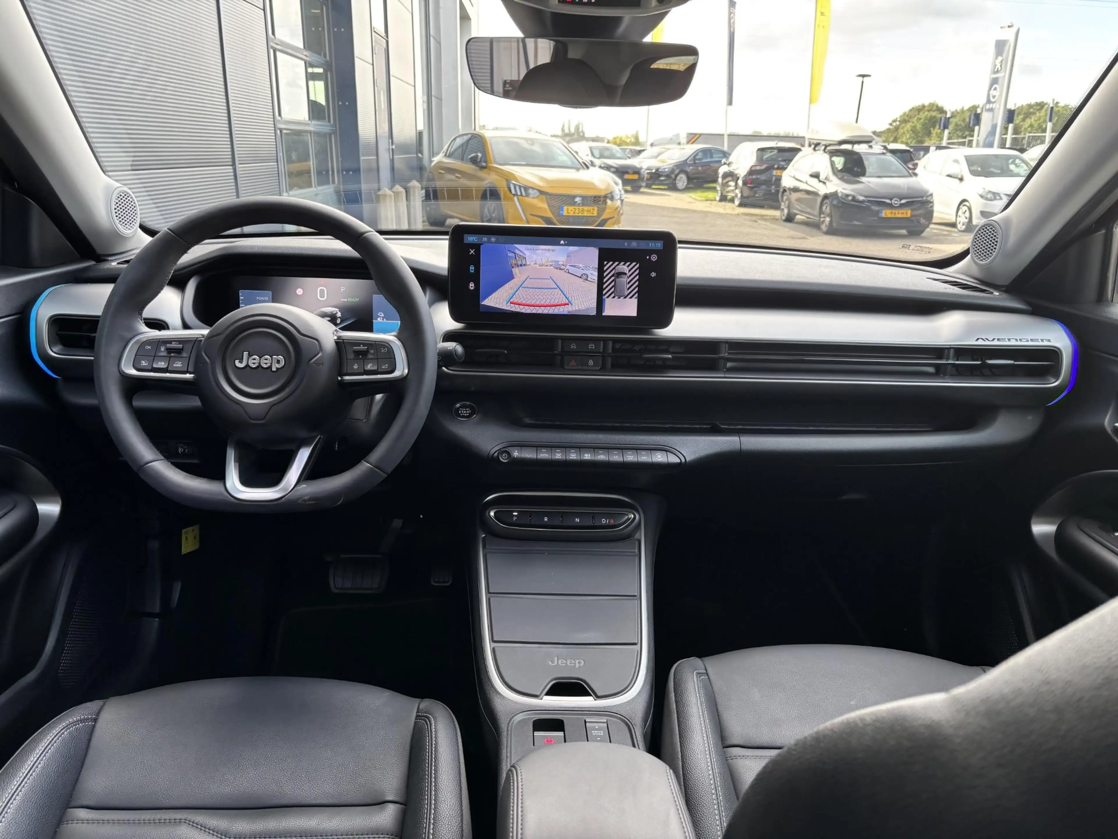 Jeep Avenger Summit 54 kWh | Stoelverwarming | Parkeercamera | — photo 12