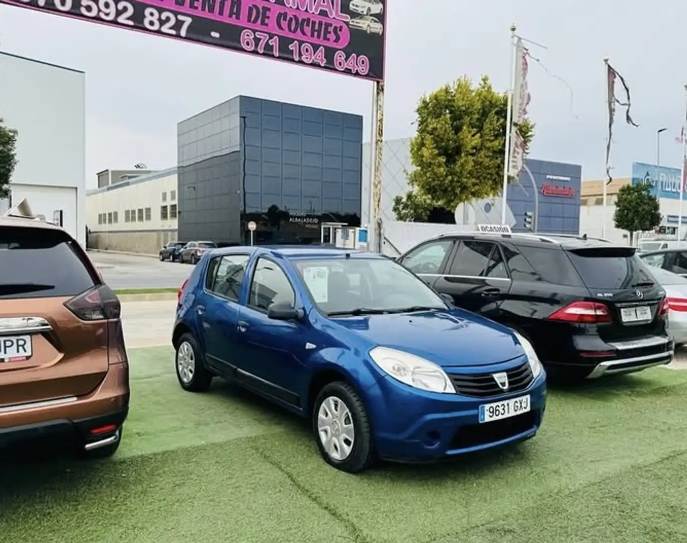 Dacia Sandero 1.2 Ambiance Bleu - 1