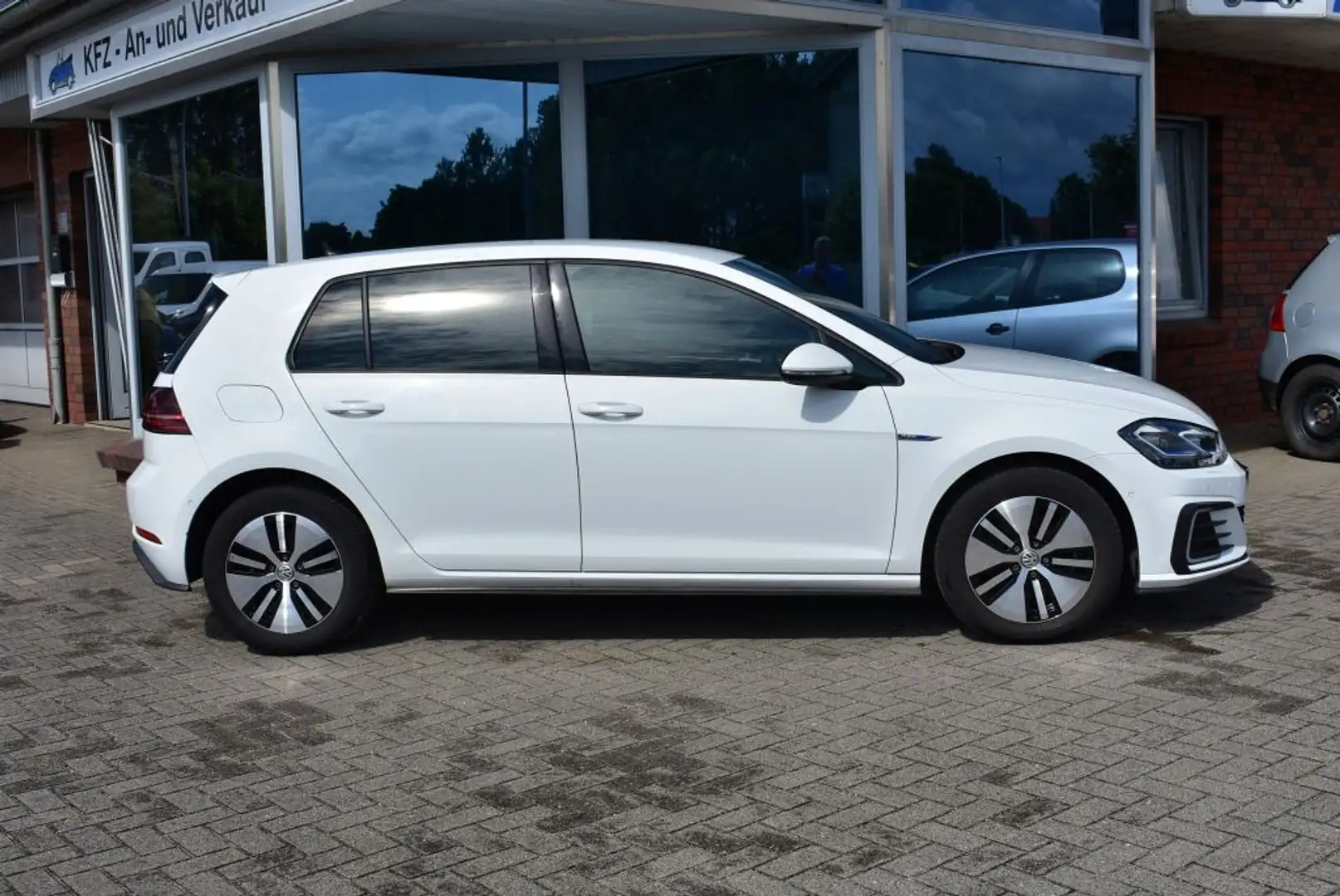 Volkswagen Golf 1.4 GTE Plug-In-Hybrid DSG-Autom. m. Tiptron. LED- Weiß - 2