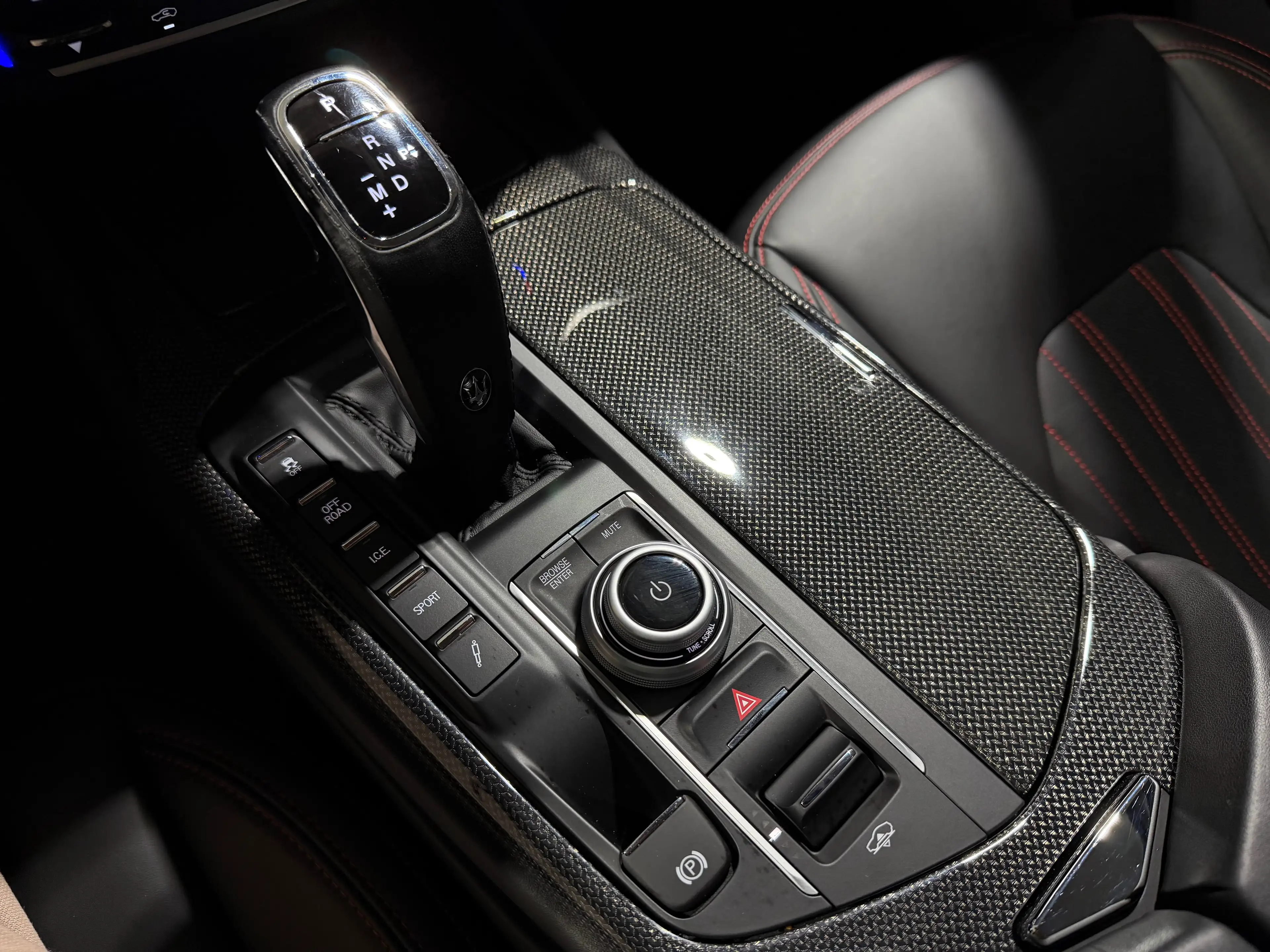 Maserati Levante GT 2.0 L4 mHEV 330CV SUSPENSION CARBONE CUIR CAMERA 360 DISTRONIC CARPLAY SOFT CLOSE FULL FULL OPTIONS — photo 13