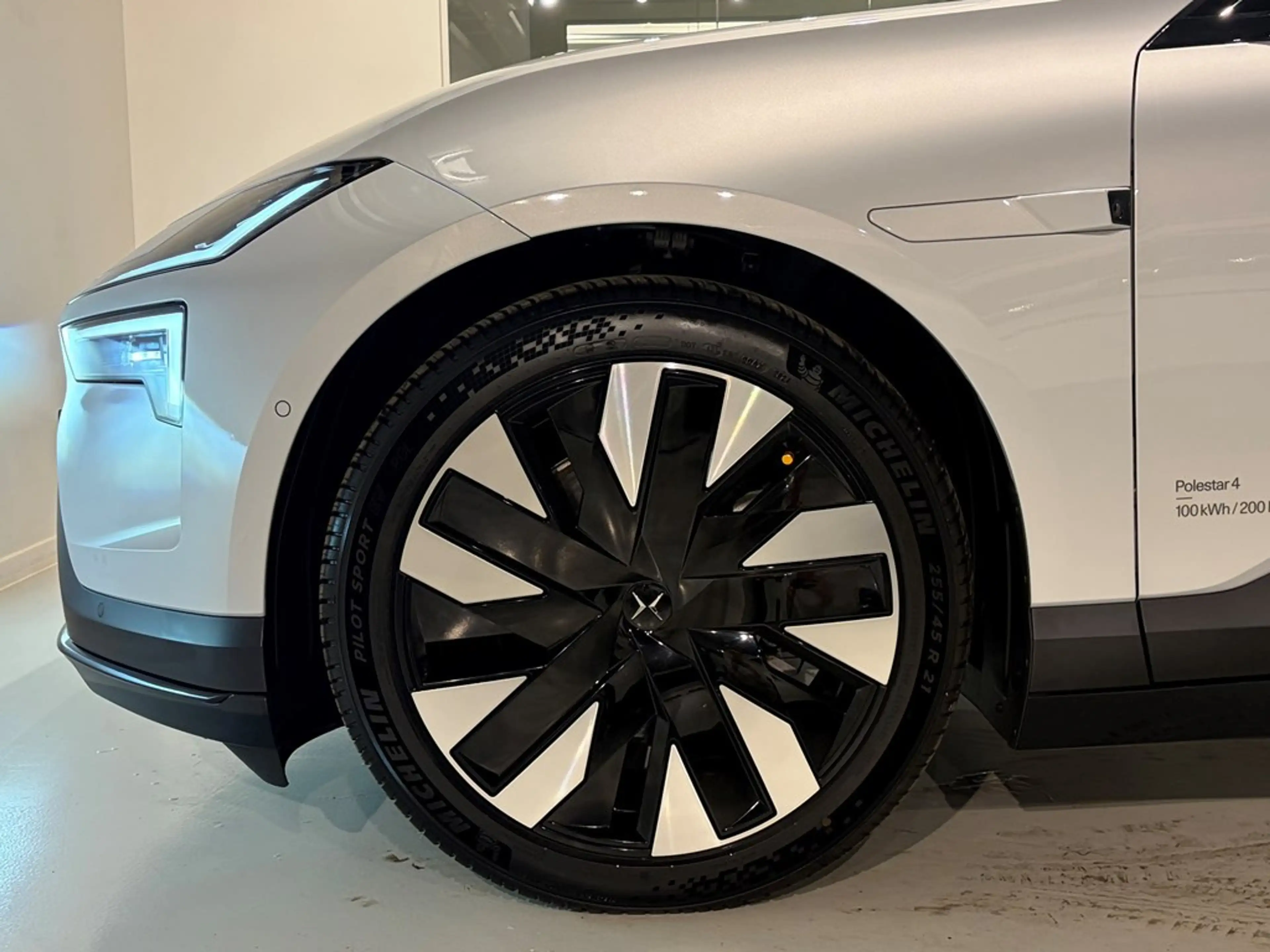 Polestar 4 Long Range — photo 3