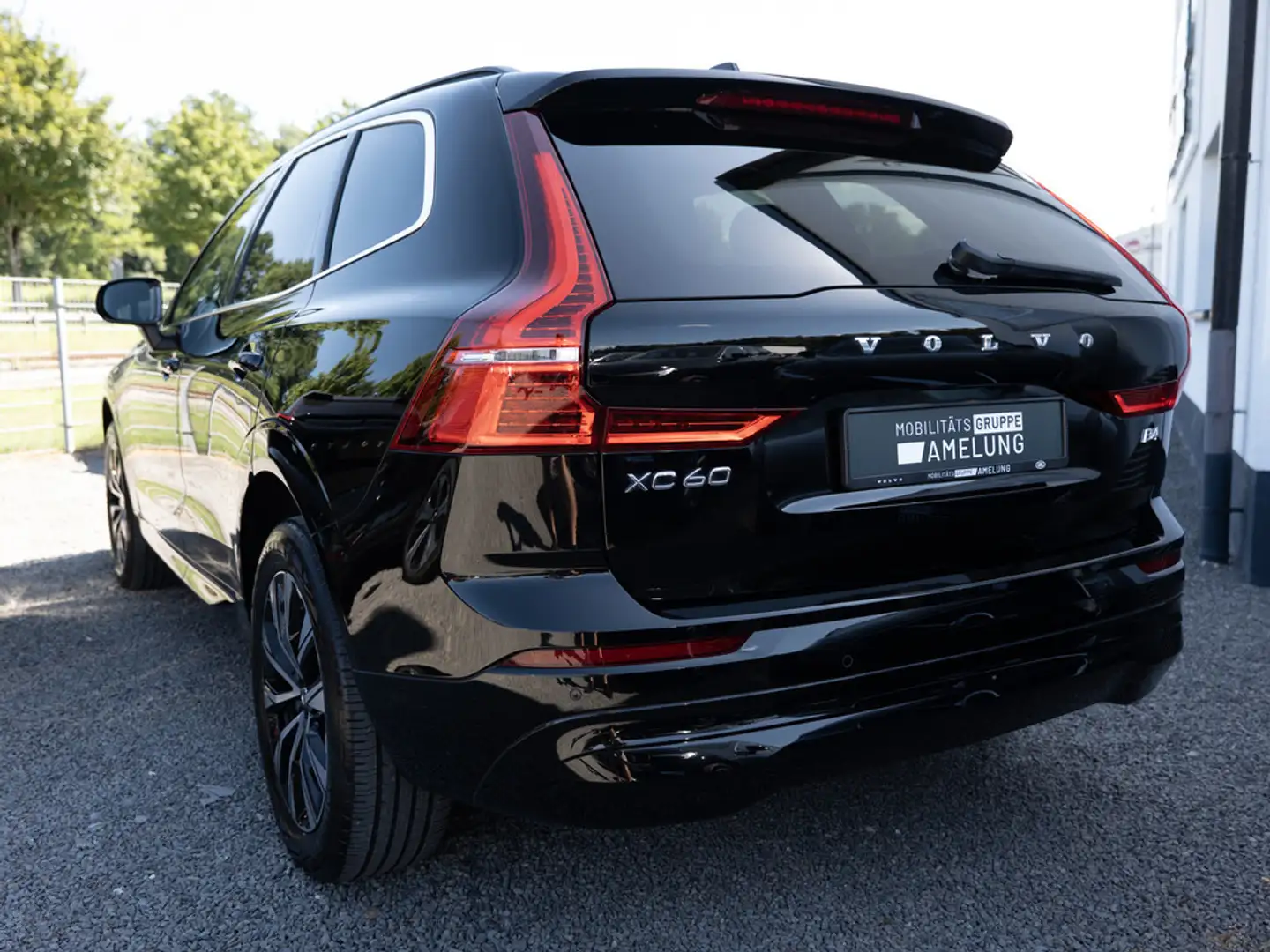 Volvo XC60 B4 Core KEYLESS PDC SHZ KAMERA NAVI LED Schwarz - 2