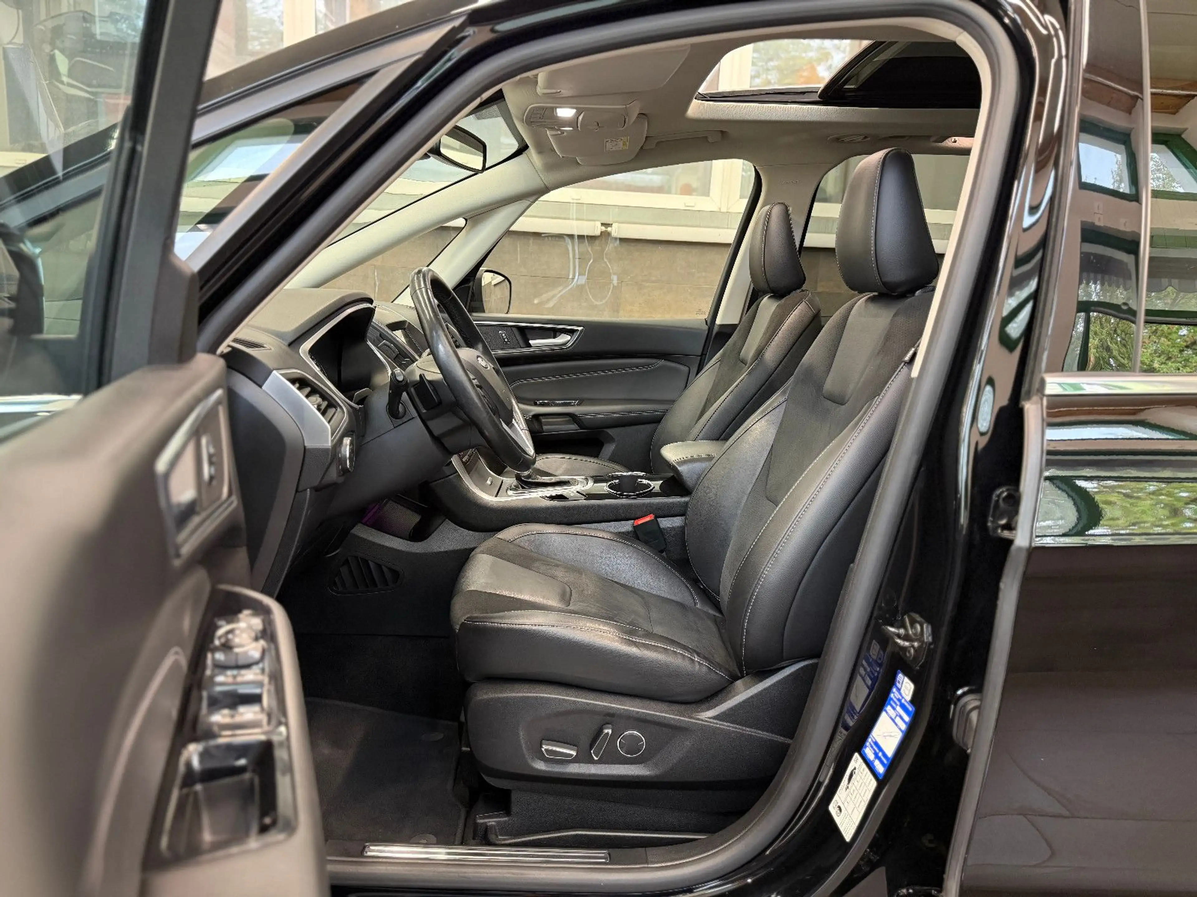 Ford Galaxy Titanium 5 J.GARANTIE 7 SITZ AHK PANO LED — photo 2