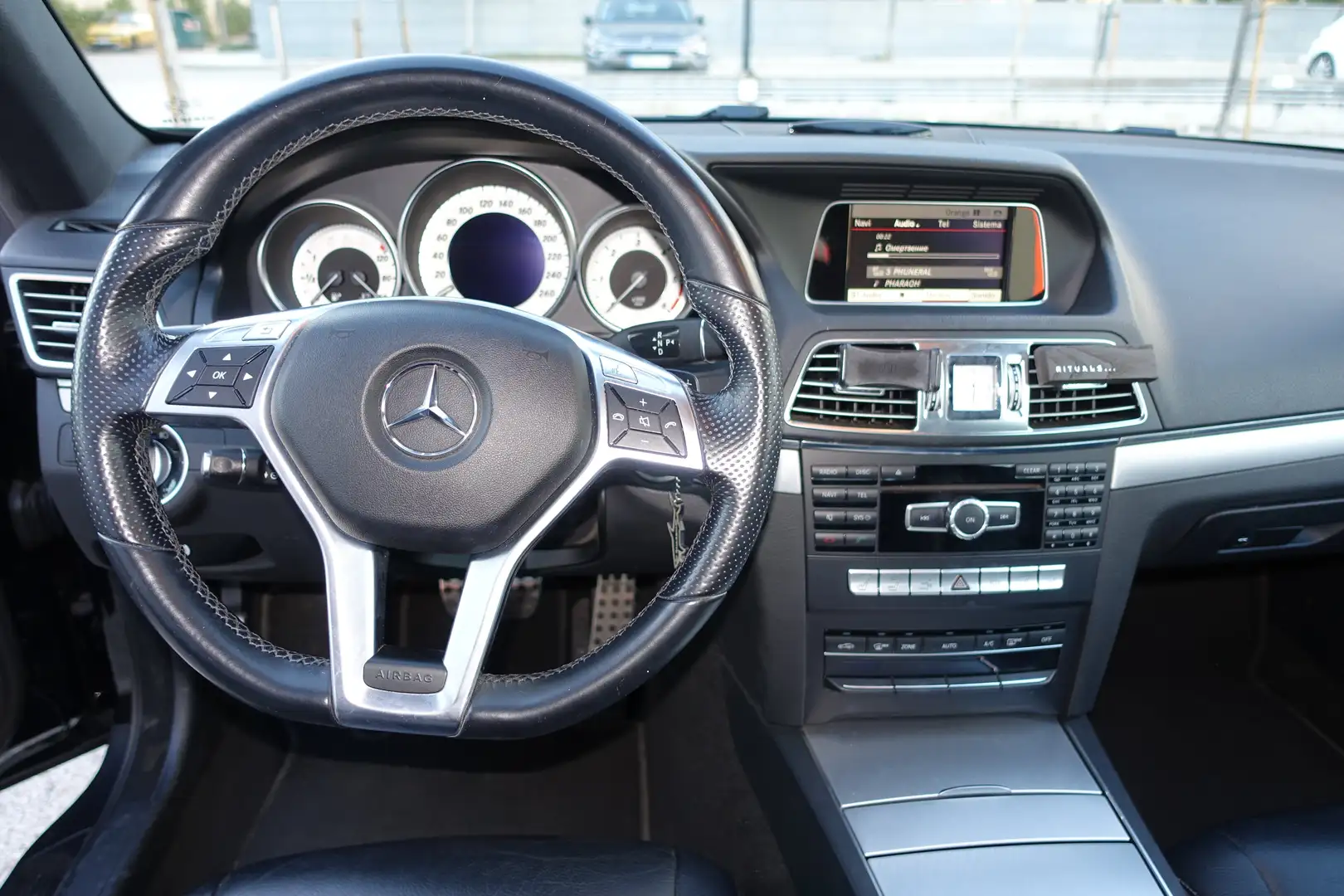 Mercedes-Benz E 220 E Cabrio 220CDI AMG Sportpaket Negro - 1