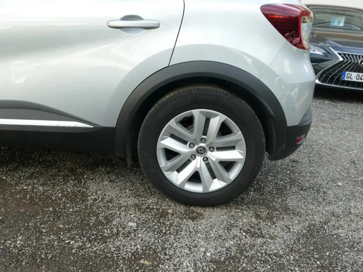Renault Captur 1.5 DCI 95 Ch ZEN BVM6 Grijs - 2