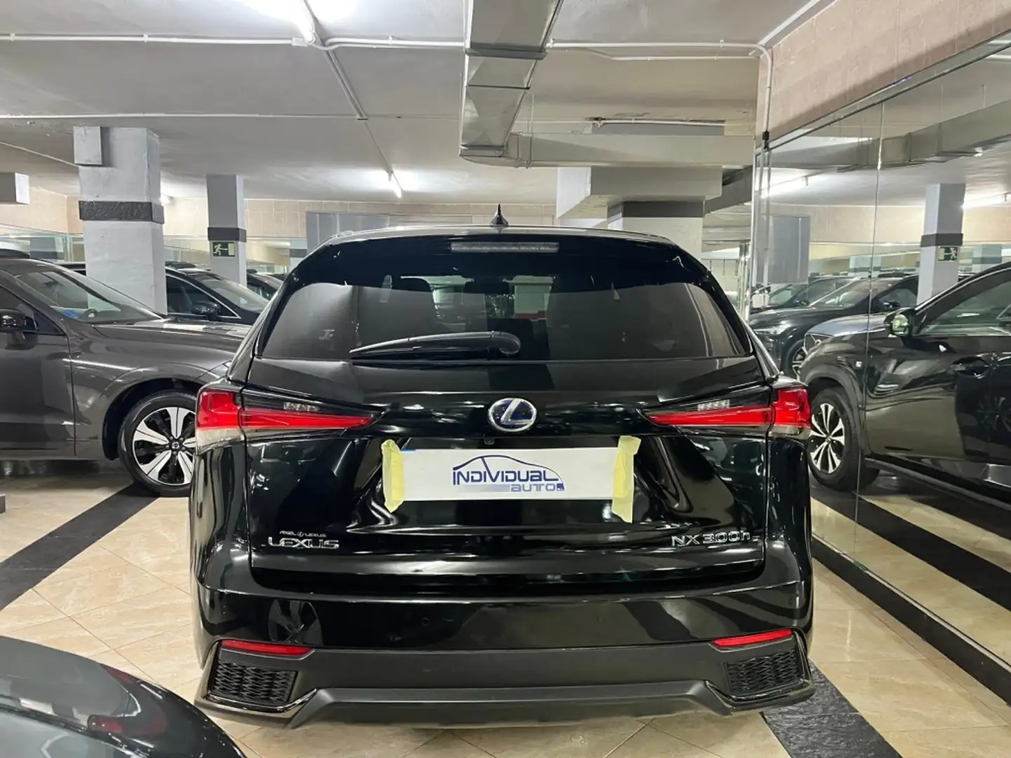 Lexus NX 300 300h F Sport Panorámico 4WD Schwarz - 2