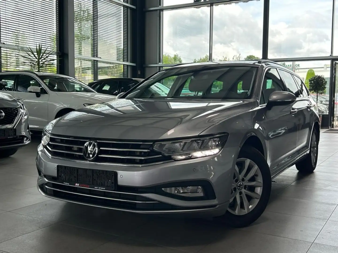 Volkswagen Passat Variant 2.0 TDI  AHK NAVI Winterpaket - 1