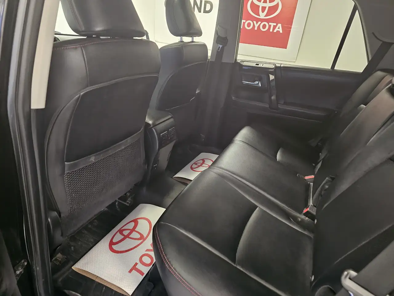 Toyota 4-Runner снимка Toyota 4-Runner