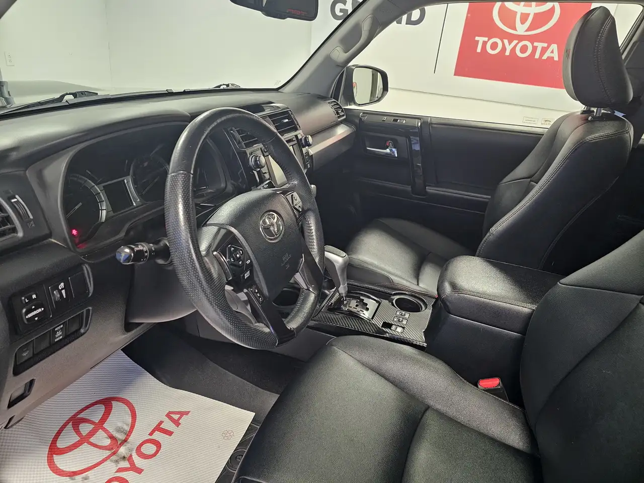 Toyota 4-Runner снимка Toyota 4-Runner