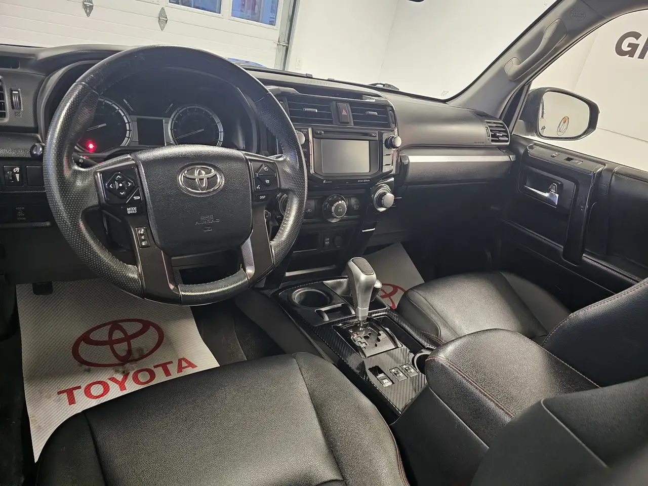 Toyota 4-Runner снимка Toyota 4-Runner