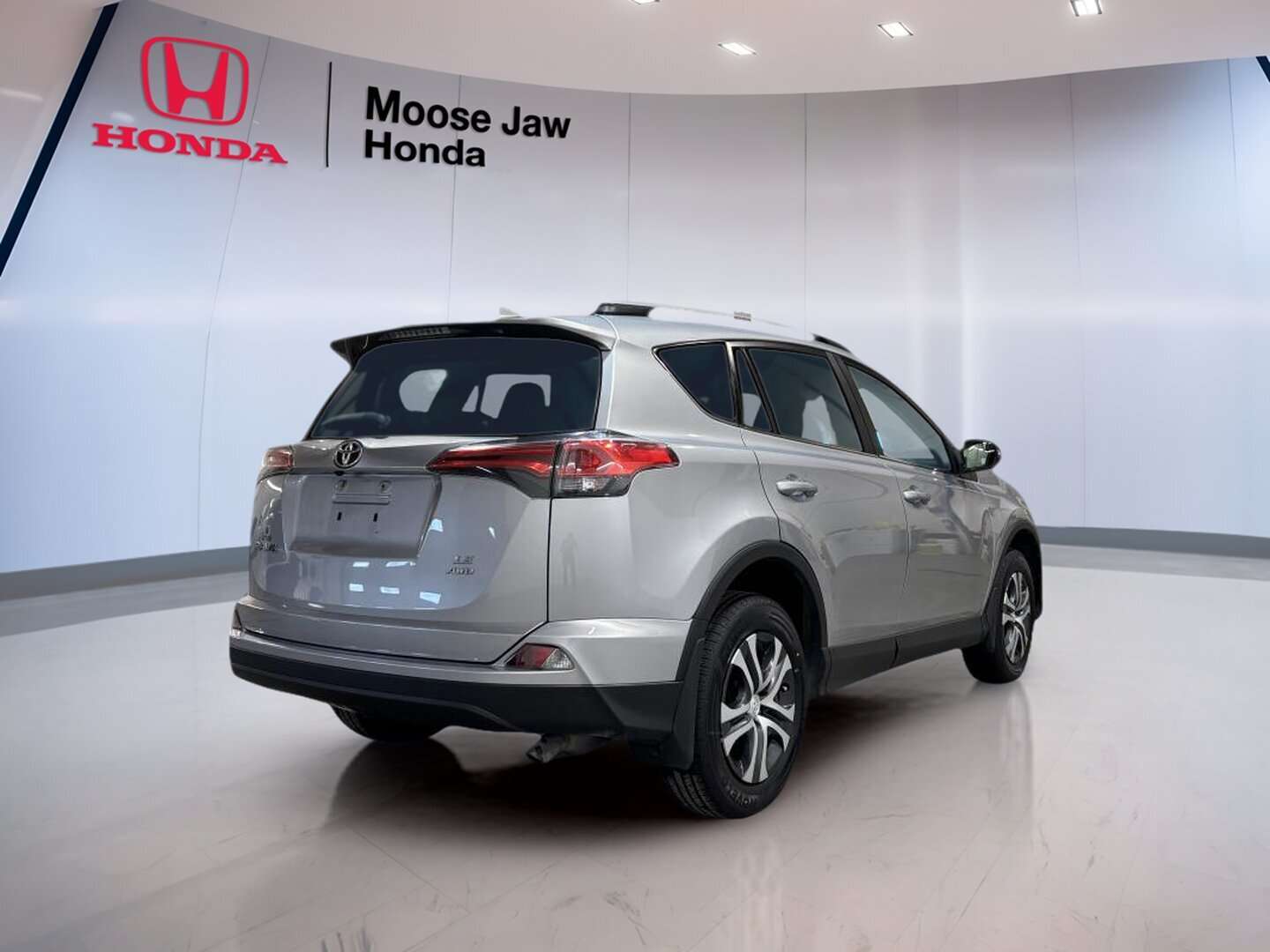 2017 Toyota RAV4 LE — снимка 1