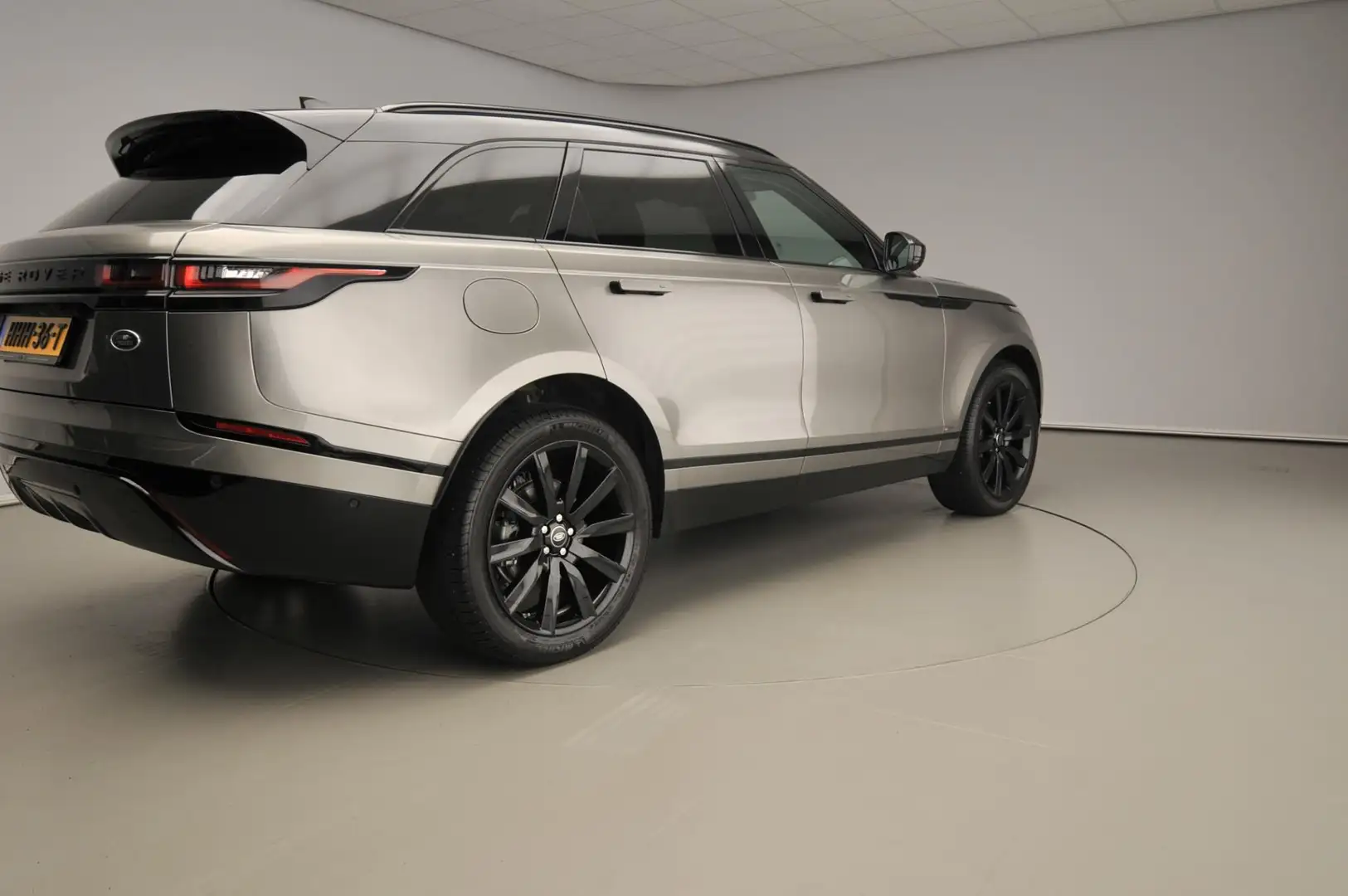 Land Rover Range Rover Velar 2.0 P250 Turbo AWD R-Dynamic HSE | Panoramadak | M Grijs - 2