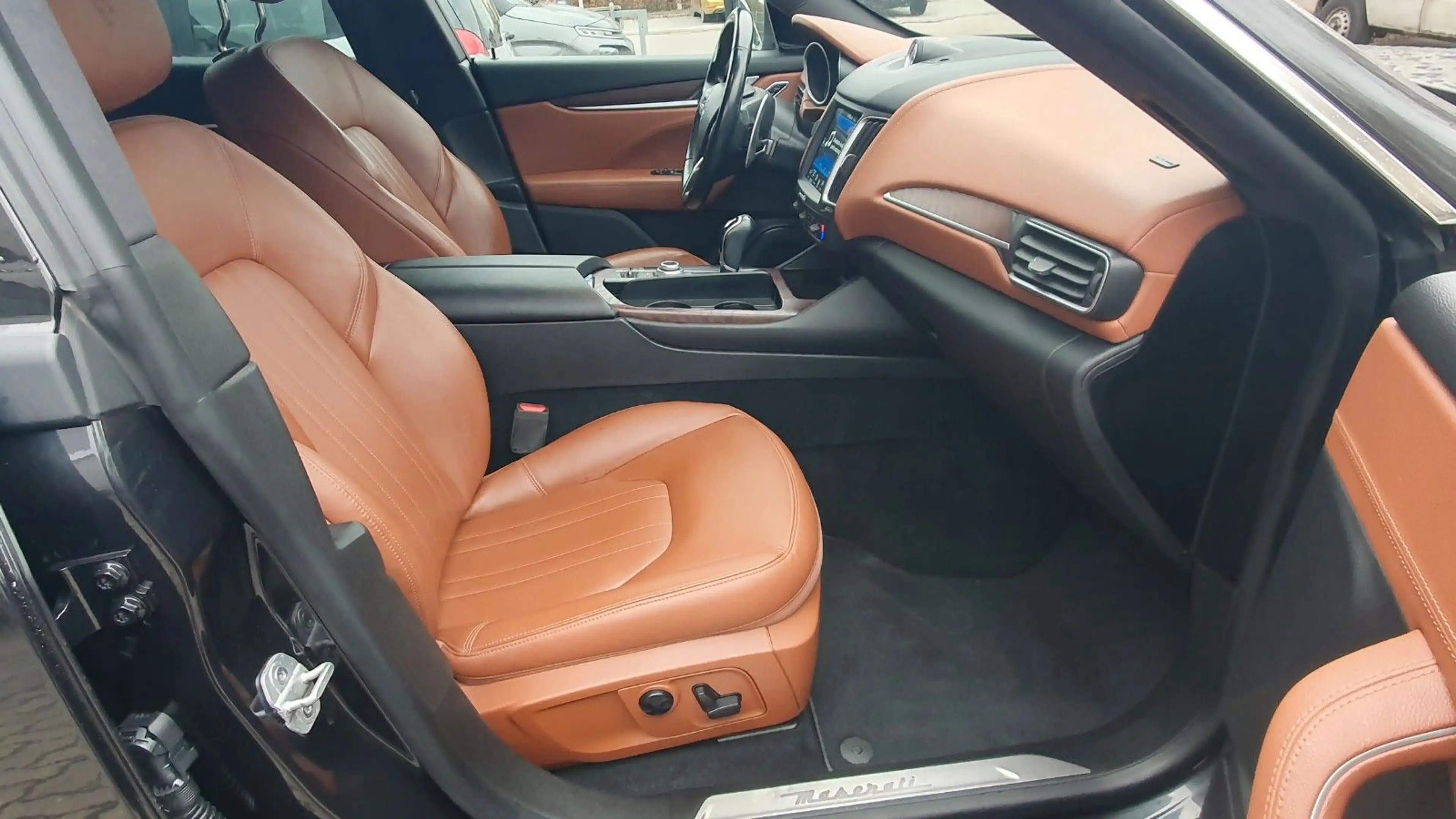 Maserati Levante Diesel,Kamera 360,Keyless, Luftfeder — photo 6