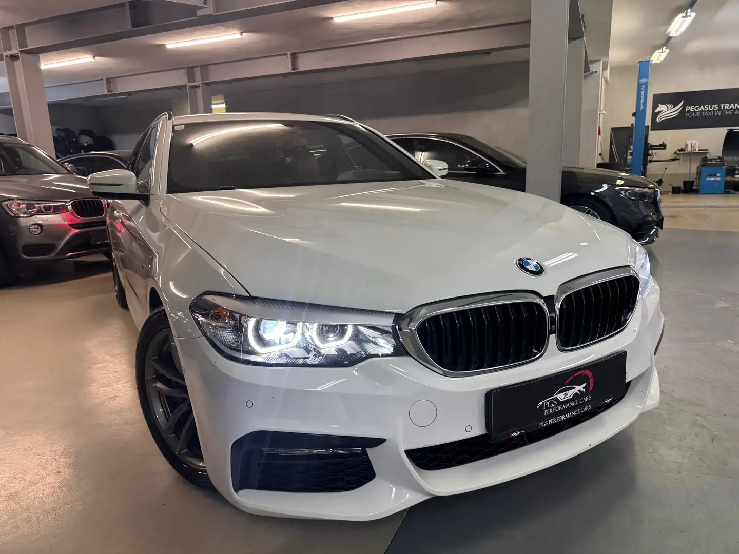 BMW 530 530 i M Sport/LEDER BRAUN/HUD/KAMERA Weiß - 1