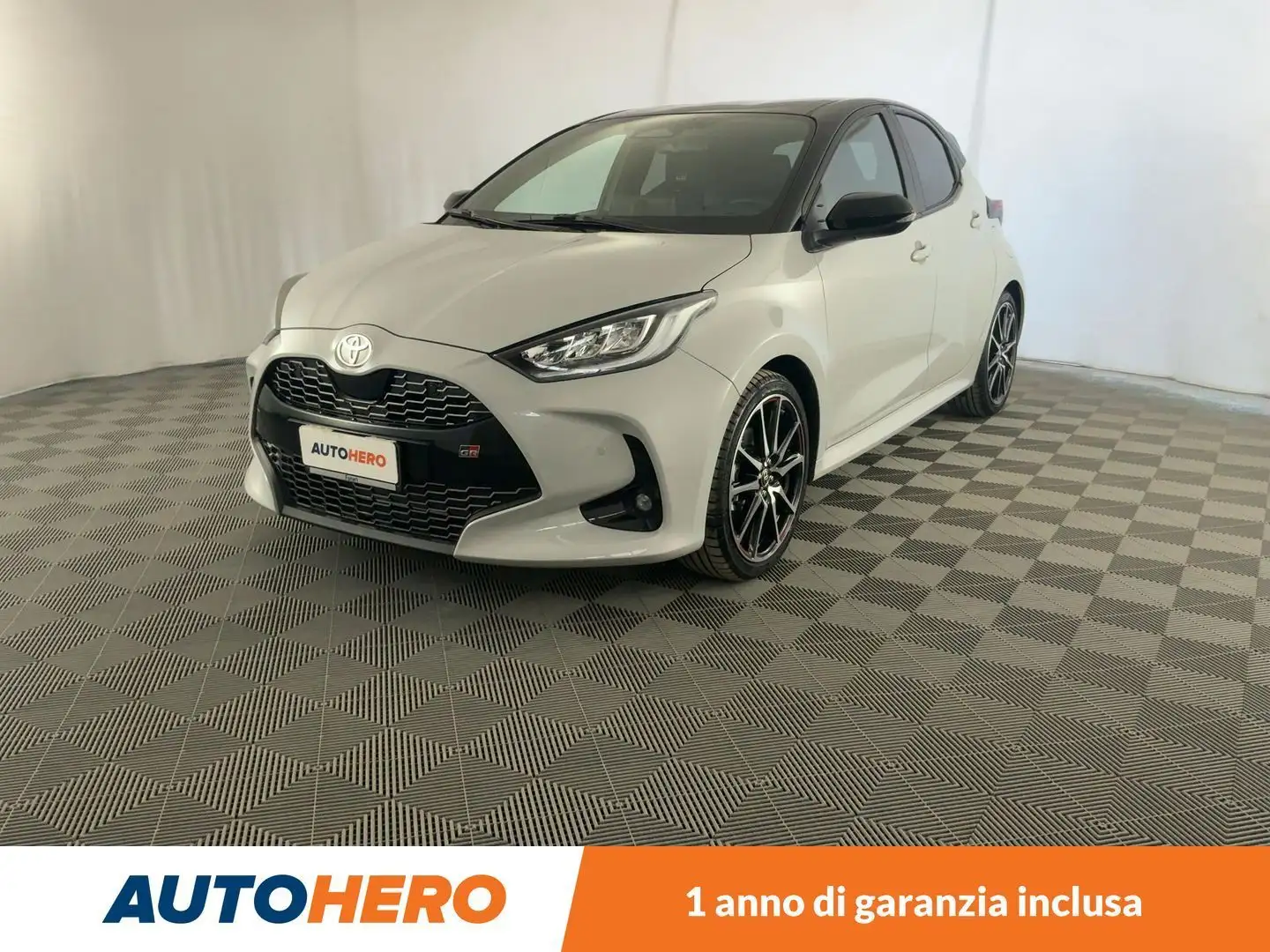 Toyota Yaris 1.5 Hybrid GR Sport FHEV Bianco - 1