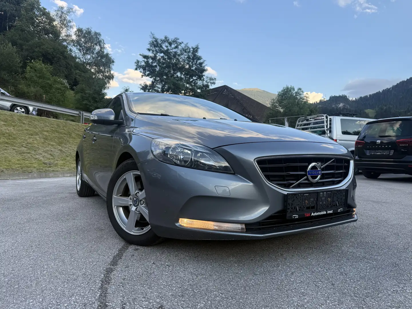 Volvo V40 Kinetic Grau - 1